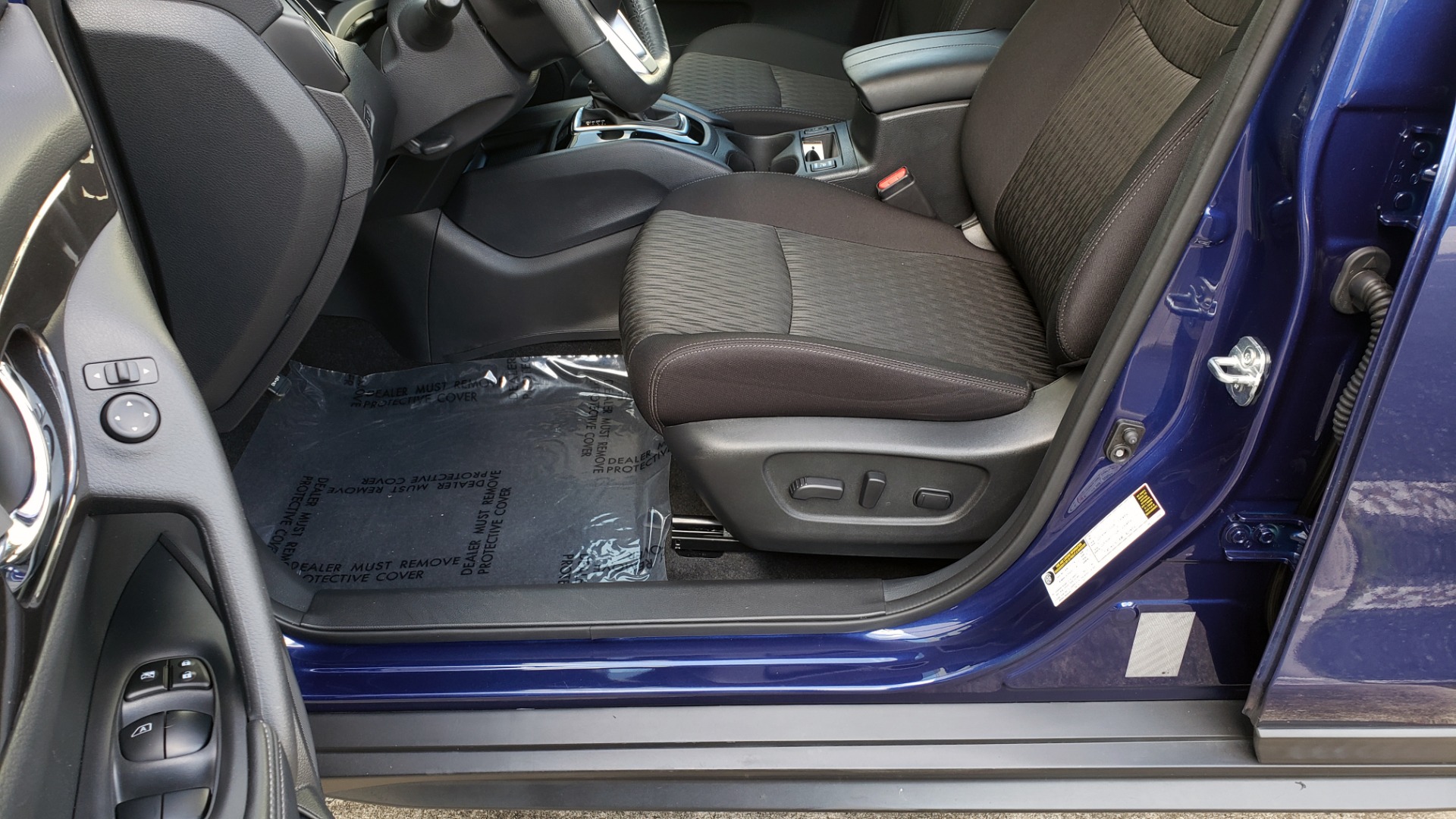 Used 2018 Nissan ROGUE SV / FWD / DUAL-ZONE CLIMATE / HEATED SEATS / REARVIEW for sale Sold at Formula Imports in Charlotte NC 28227 33