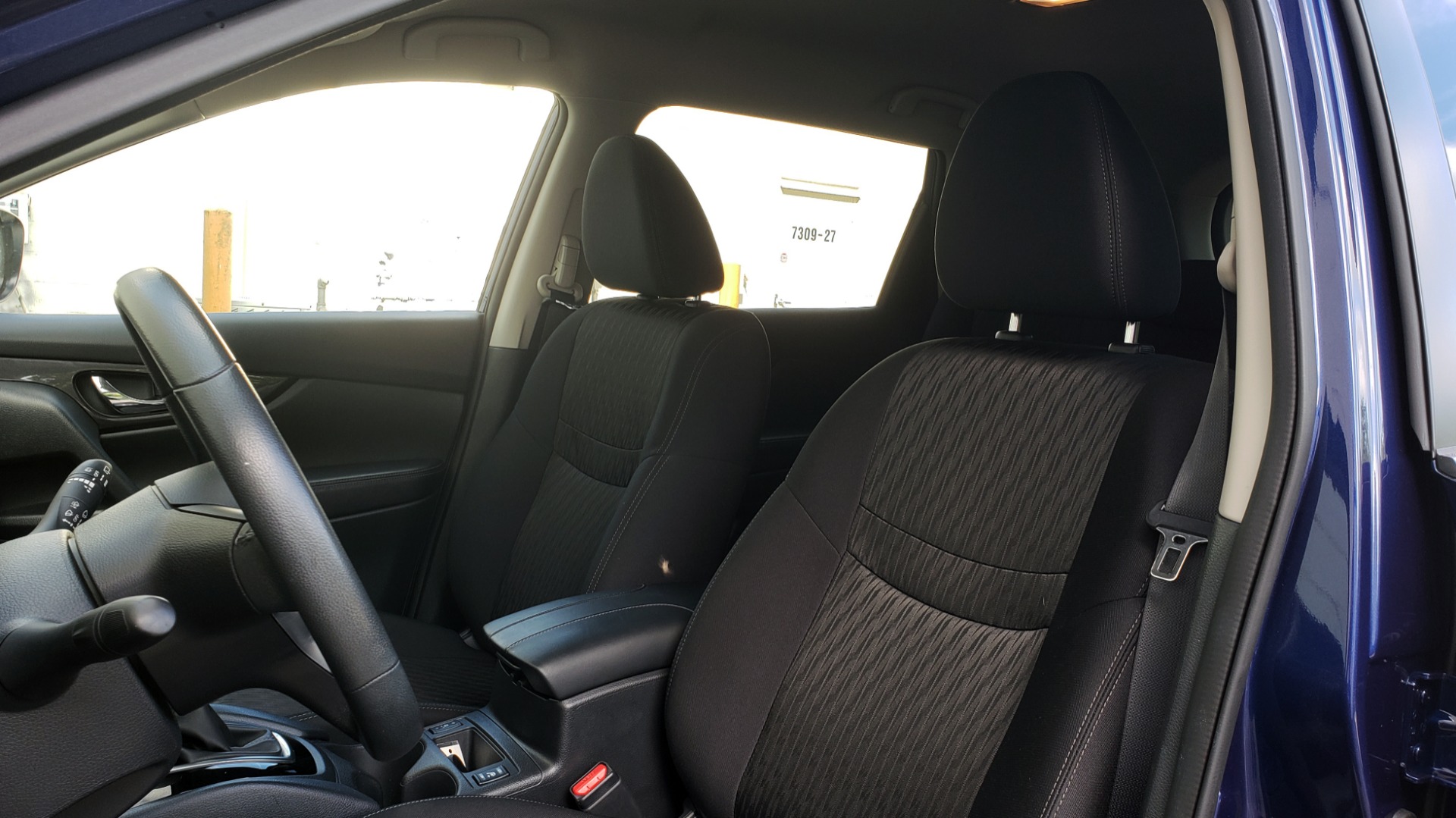 Used 2018 Nissan ROGUE SV / FWD / DUAL-ZONE CLIMATE / HEATED SEATS / REARVIEW for sale Sold at Formula Imports in Charlotte NC 28227 35