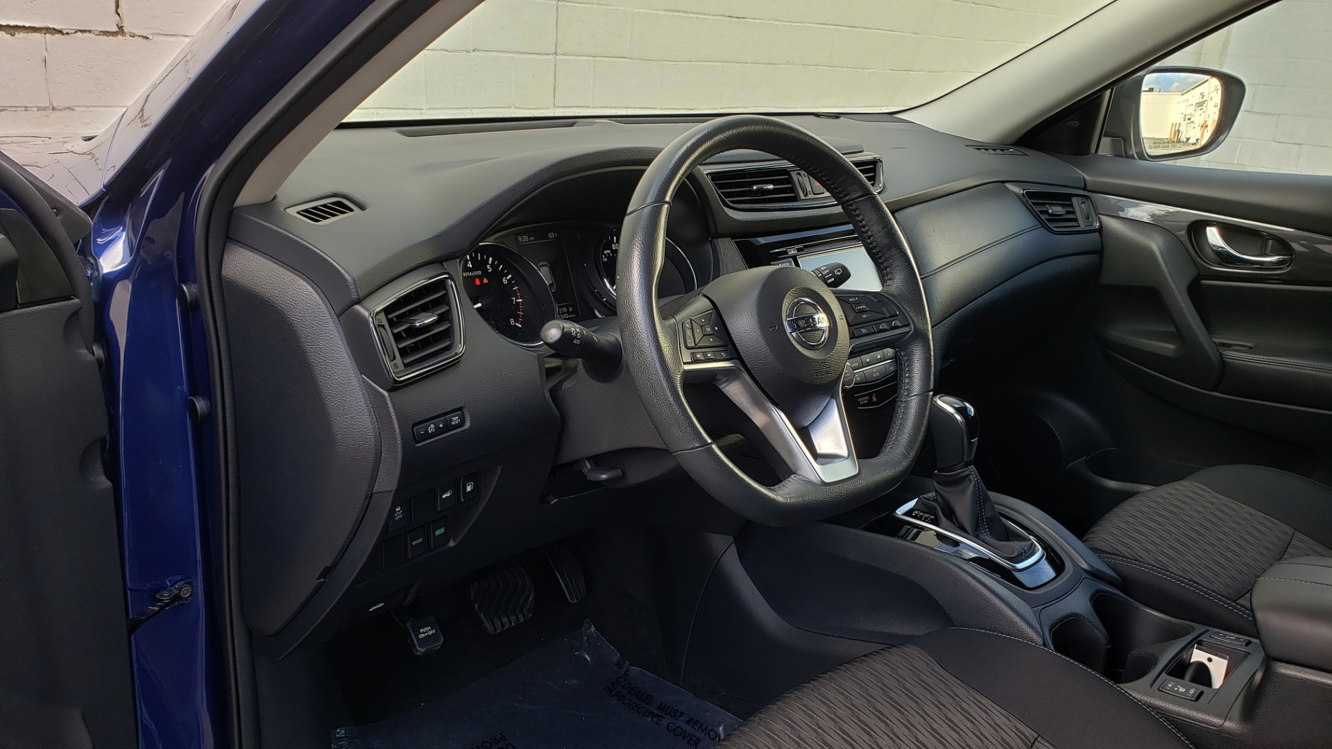 Used 2018 Nissan ROGUE SV / FWD / DUAL-ZONE CLIMATE / HEATED SEATS / REARVIEW for sale Sold at Formula Imports in Charlotte NC 28227 36
