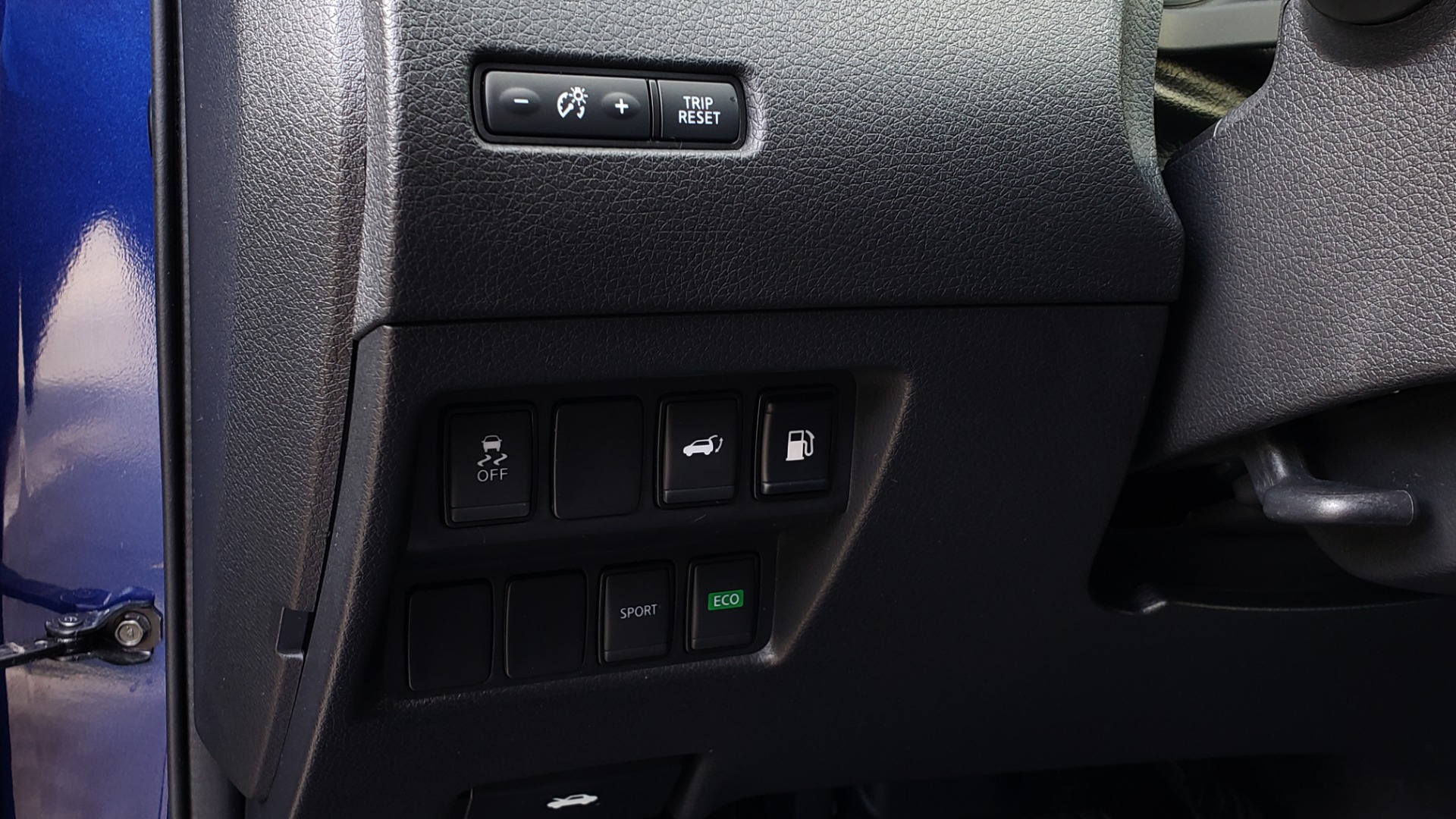 Used 2018 Nissan ROGUE SV / FWD / DUAL-ZONE CLIMATE / HEATED SEATS / REARVIEW for sale Sold at Formula Imports in Charlotte NC 28227 38