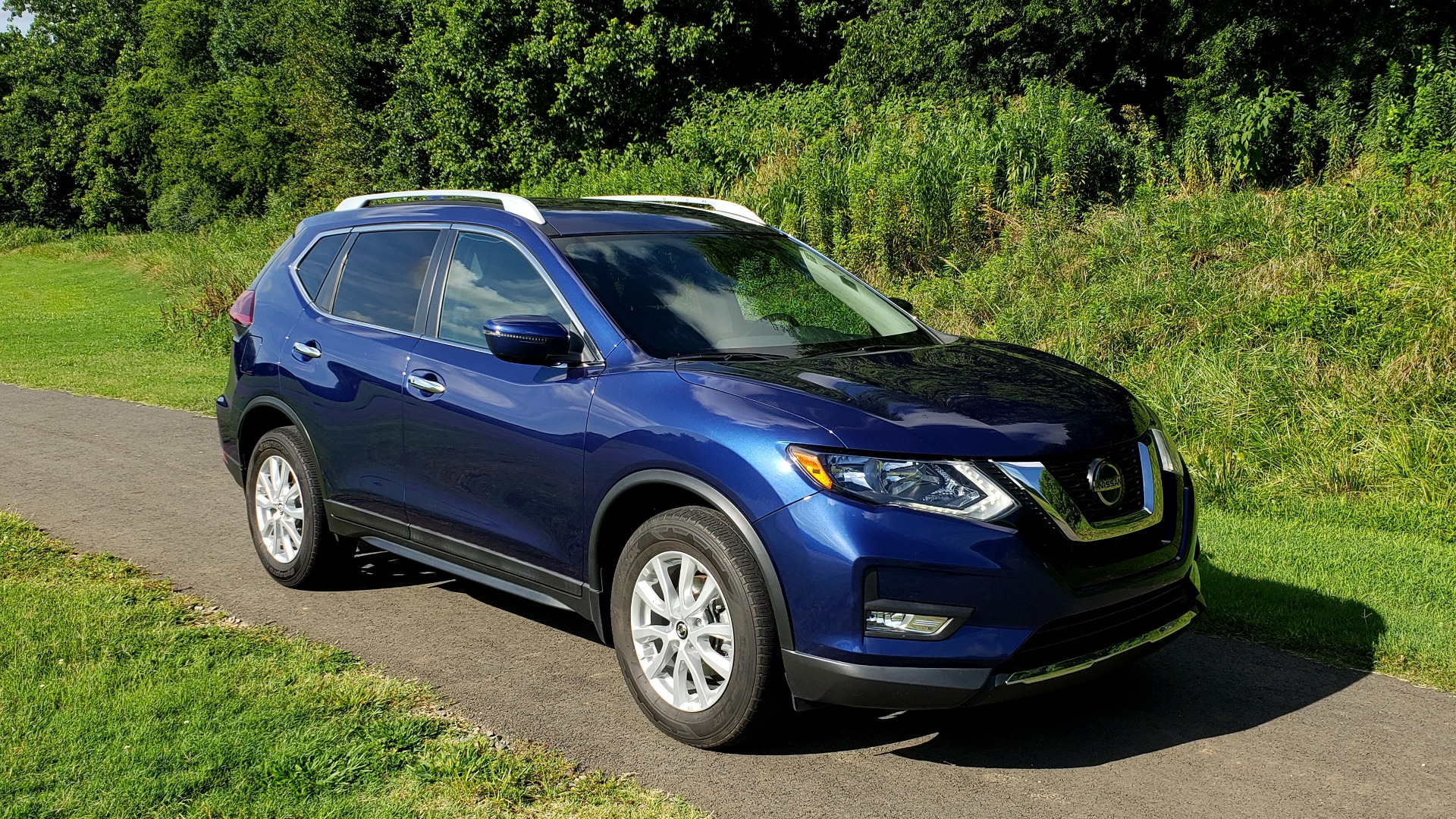 Used 2018 Nissan ROGUE SV / FWD / DUAL-ZONE CLIMATE / HEATED SEATS / REARVIEW for sale Sold at Formula Imports in Charlotte NC 28227 4
