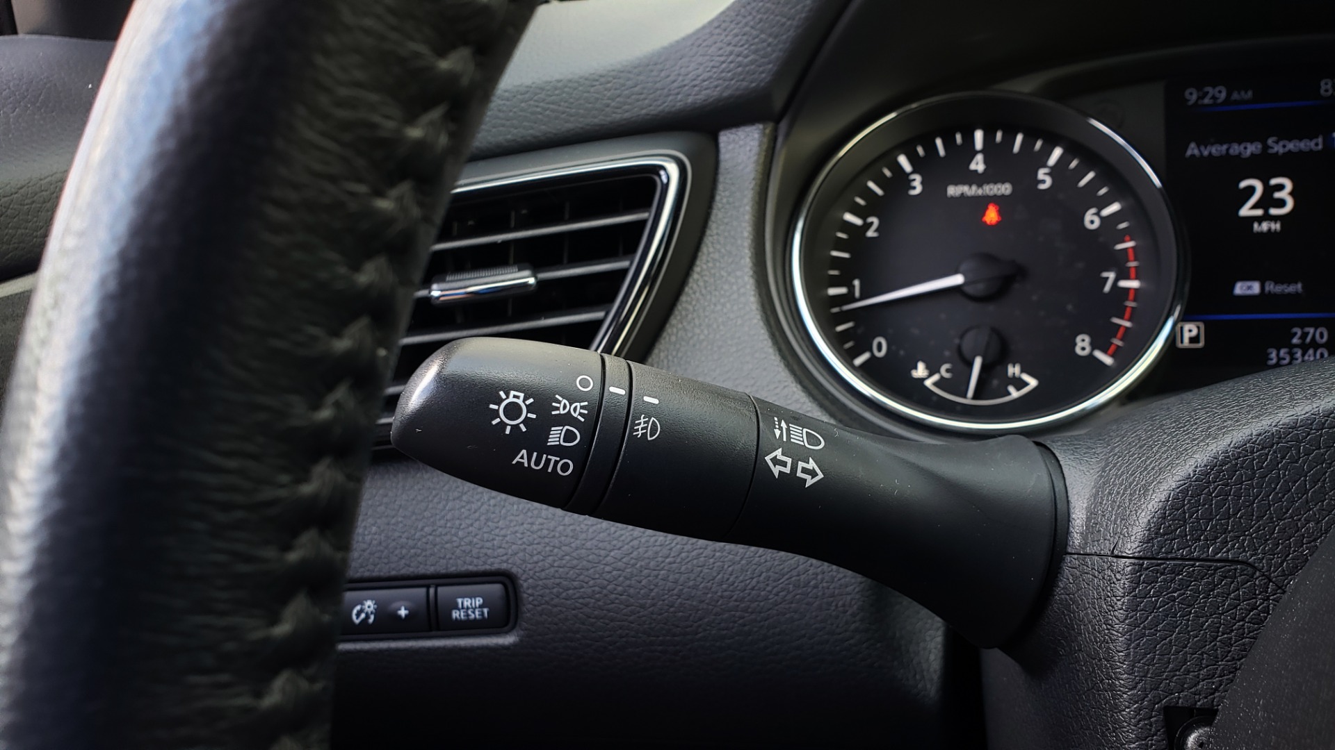 Used 2018 Nissan ROGUE SV / FWD / DUAL-ZONE CLIMATE / HEATED SEATS / REARVIEW for sale Sold at Formula Imports in Charlotte NC 28227 41