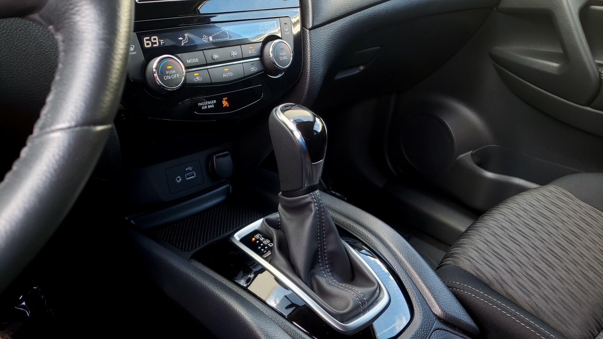 Used 2018 Nissan ROGUE SV / FWD / DUAL-ZONE CLIMATE / HEATED SEATS / REARVIEW for sale Sold at Formula Imports in Charlotte NC 28227 46
