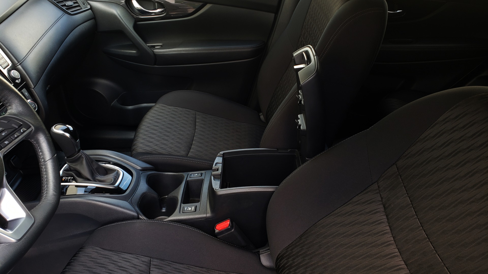 Used 2018 Nissan ROGUE SV / FWD / DUAL-ZONE CLIMATE / HEATED SEATS / REARVIEW for sale Sold at Formula Imports in Charlotte NC 28227 54