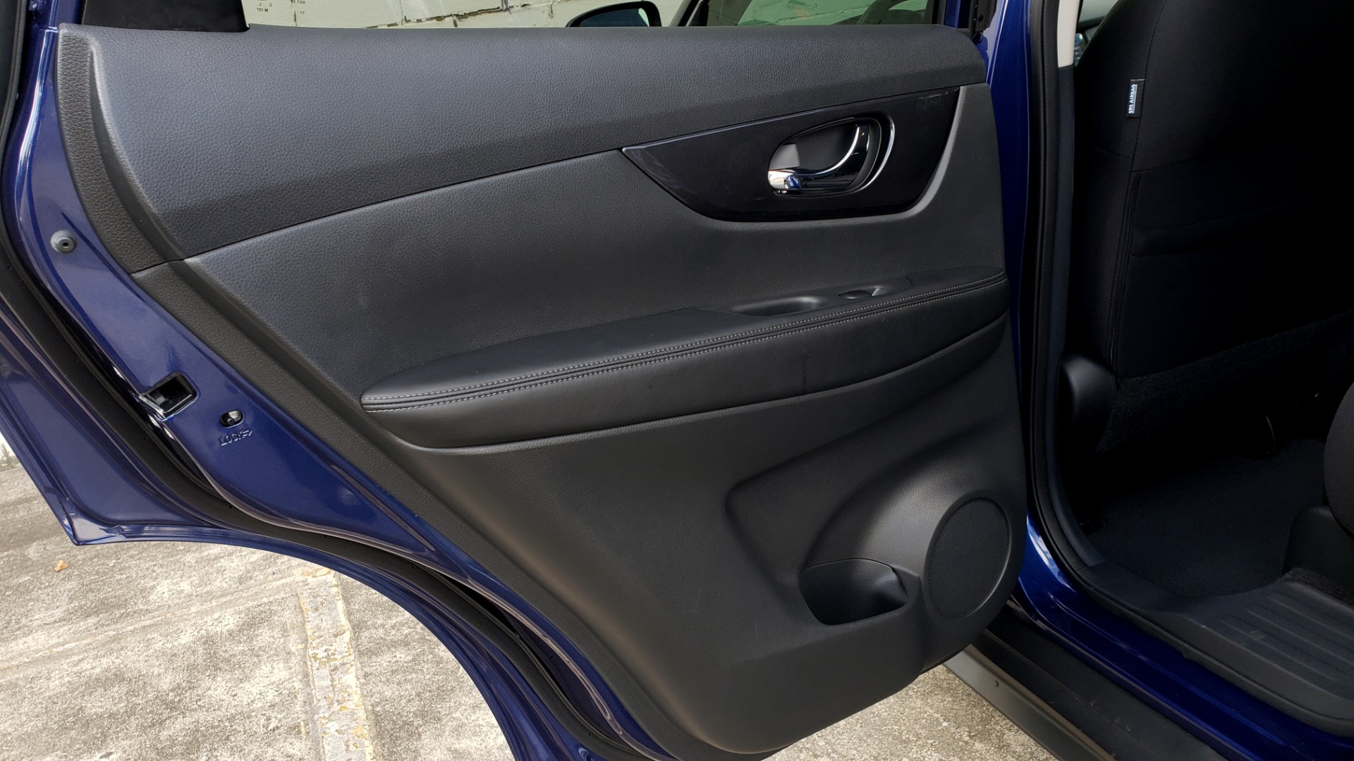 Used 2018 Nissan ROGUE SV / FWD / DUAL-ZONE CLIMATE / HEATED SEATS / REARVIEW for sale Sold at Formula Imports in Charlotte NC 28227 56