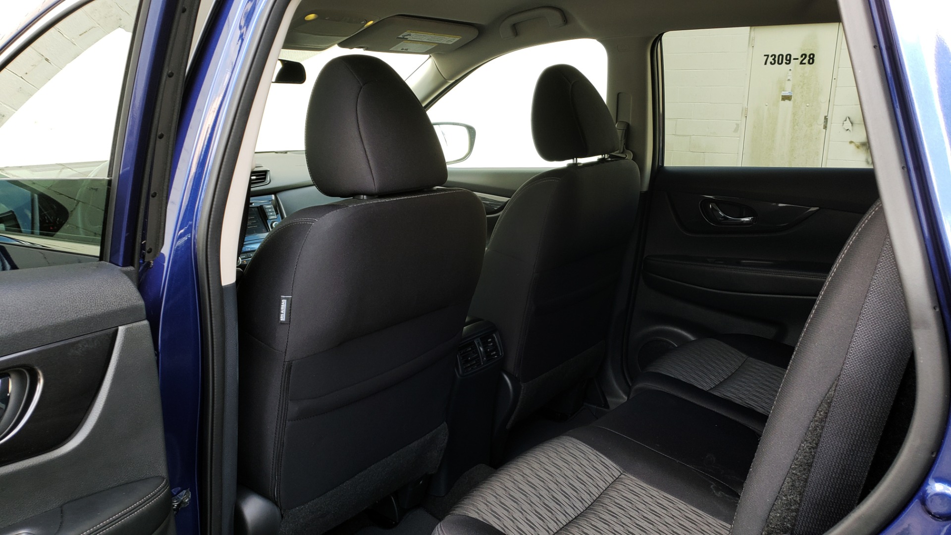 Used 2018 Nissan ROGUE SV / FWD / DUAL-ZONE CLIMATE / HEATED SEATS / REARVIEW for sale Sold at Formula Imports in Charlotte NC 28227 59