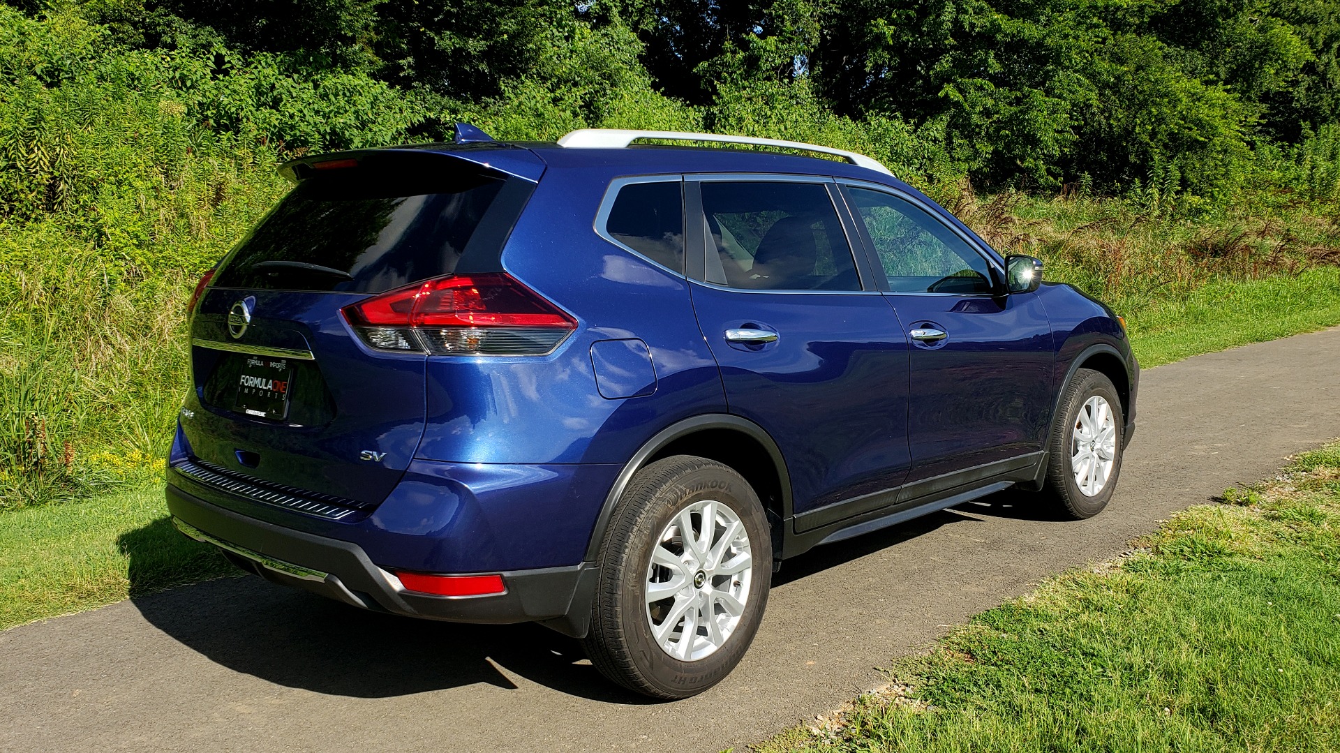 Used 2018 Nissan ROGUE SV / FWD / DUAL-ZONE CLIMATE / HEATED SEATS / REARVIEW for sale Sold at Formula Imports in Charlotte NC 28227 6