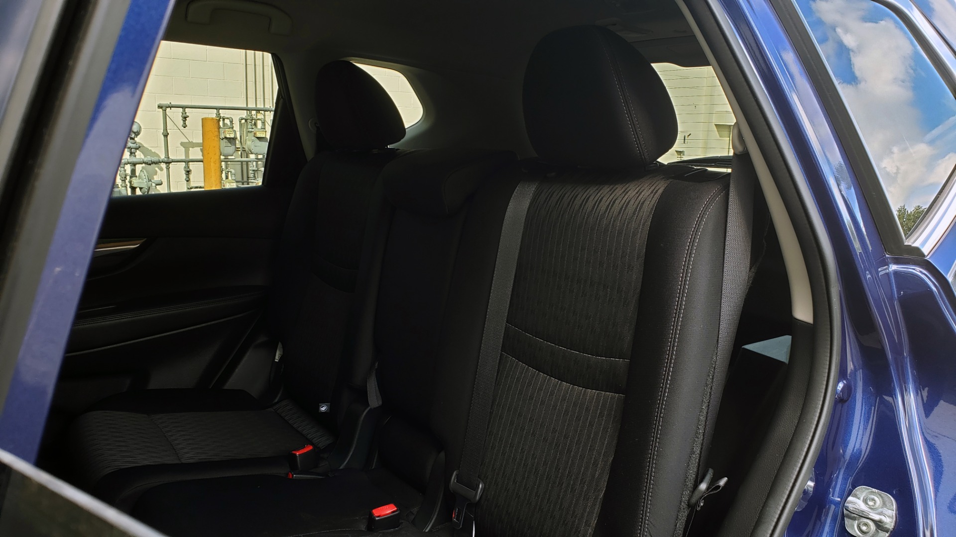 Used 2018 Nissan ROGUE SV / FWD / DUAL-ZONE CLIMATE / HEATED SEATS / REARVIEW for sale Sold at Formula Imports in Charlotte NC 28227 60