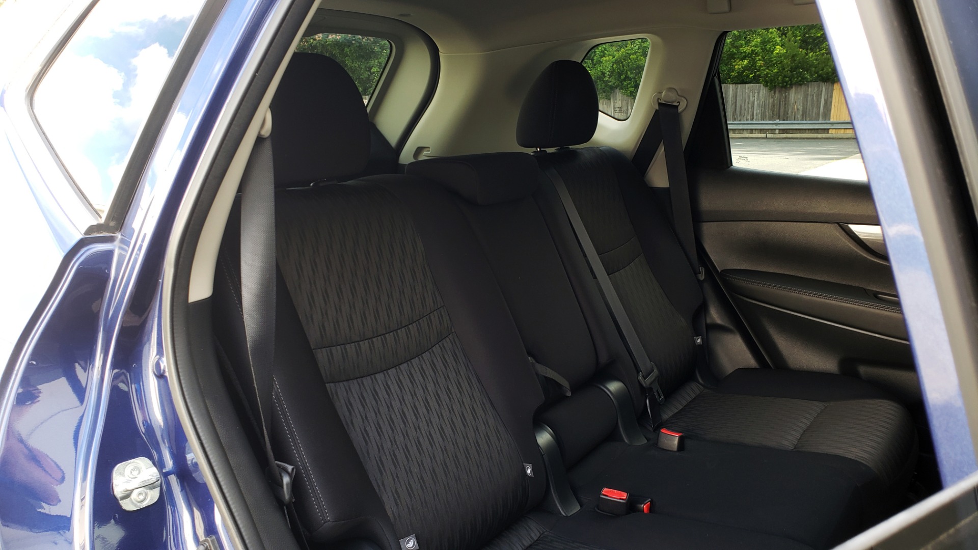 Used 2018 Nissan ROGUE SV / FWD / DUAL-ZONE CLIMATE / HEATED SEATS / REARVIEW for sale Sold at Formula Imports in Charlotte NC 28227 71