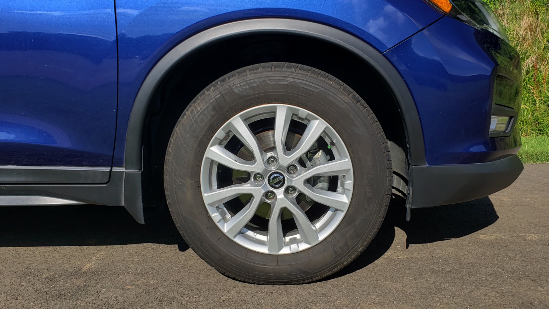 Used 2018 Nissan ROGUE SV / FWD / DUAL-ZONE CLIMATE / HEATED SEATS / REARVIEW for sale Sold at Formula Imports in Charlotte NC 28227 80