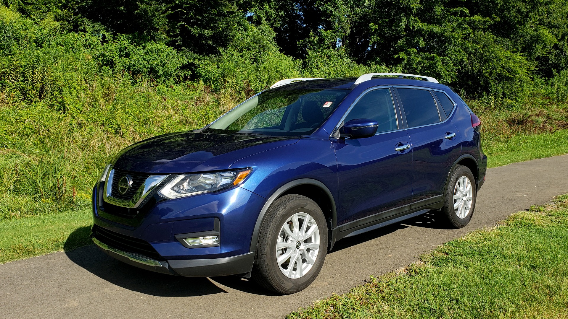Used 2018 Nissan ROGUE SV / FWD / DUAL-ZONE CLIMATE / HEATED SEATS / REARVIEW for sale Sold at Formula Imports in Charlotte NC 28227 1
