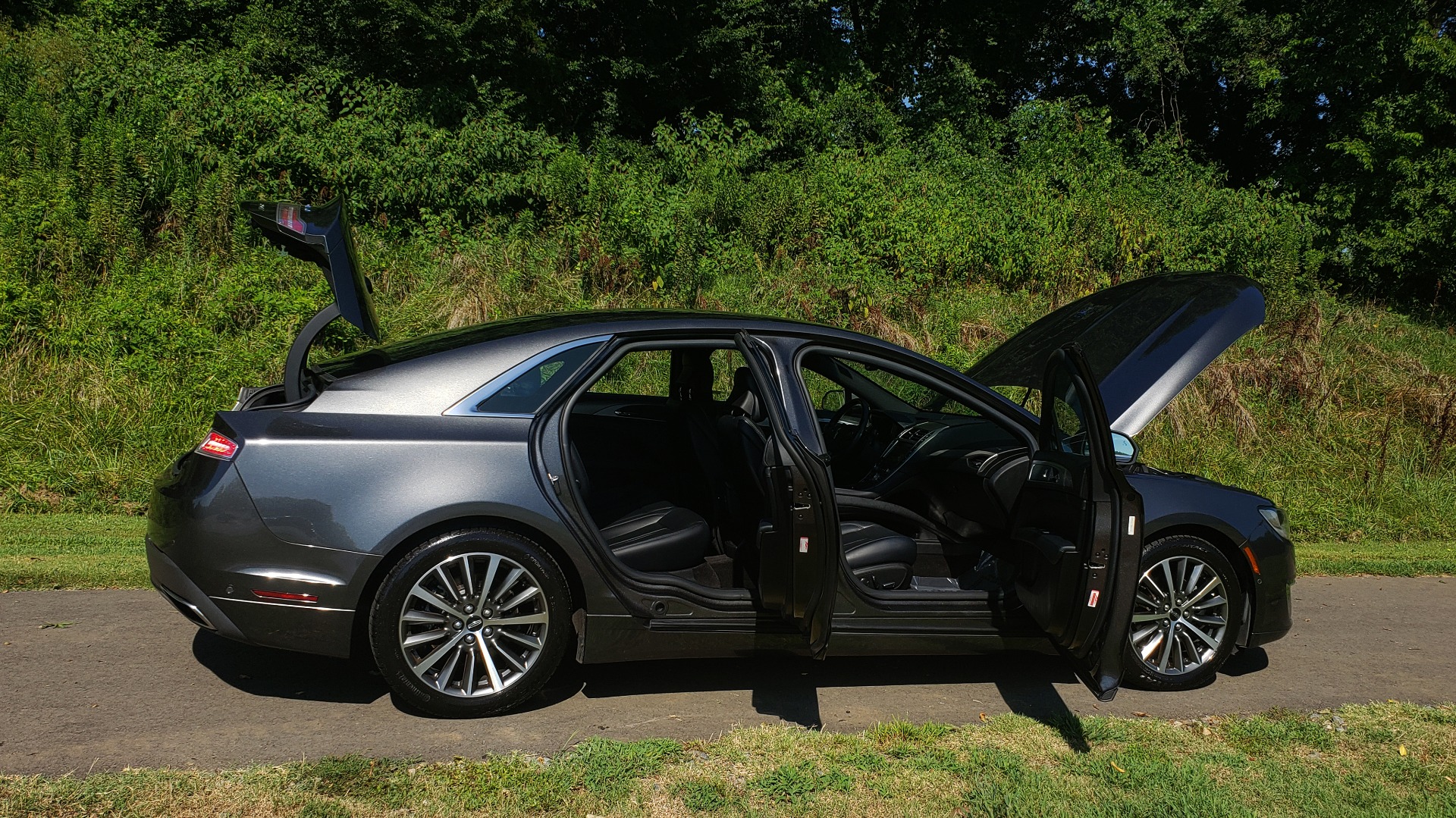 Used 2017 Lincoln MKZ SELECT PLUS / FWD / 2.0L 4-CYL / TECH / NAV / SNRF / REARVIEW for sale Sold at Formula Imports in Charlotte NC 28227 15