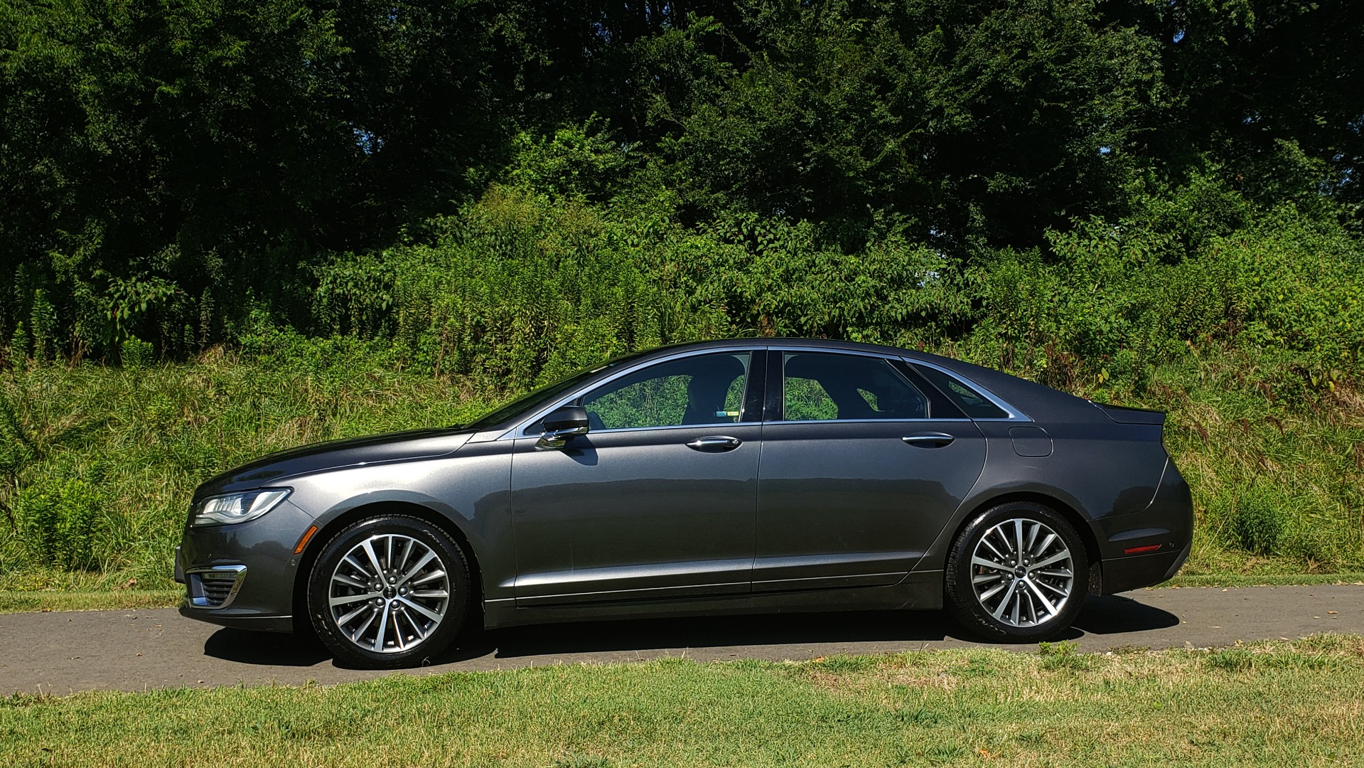 Used 2017 Lincoln MKZ SELECT PLUS / FWD / 2.0L 4-CYL / TECH / NAV / SNRF / REARVIEW for sale Sold at Formula Imports in Charlotte NC 28227 2