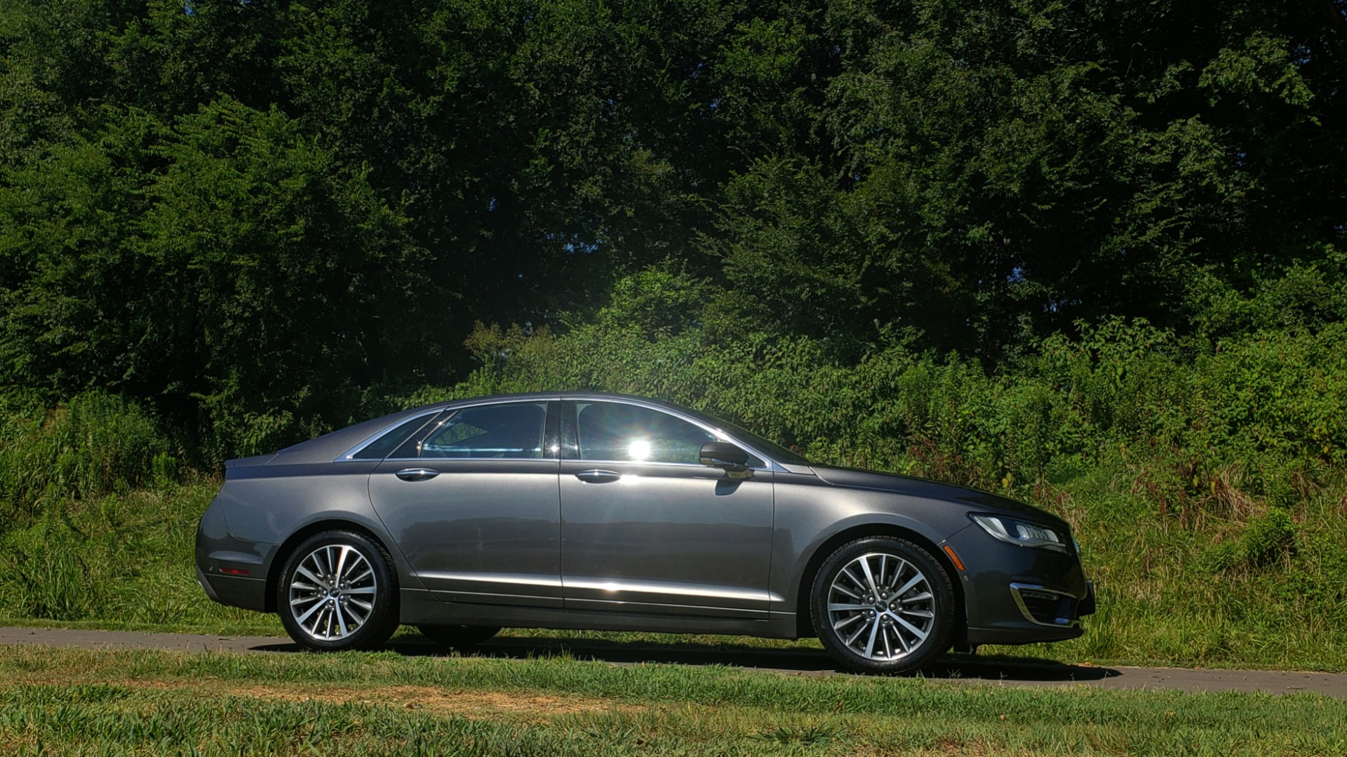 Used 2017 Lincoln MKZ SELECT PLUS / FWD / 2.0L 4-CYL / TECH / NAV / SNRF / REARVIEW for sale Sold at Formula Imports in Charlotte NC 28227 5