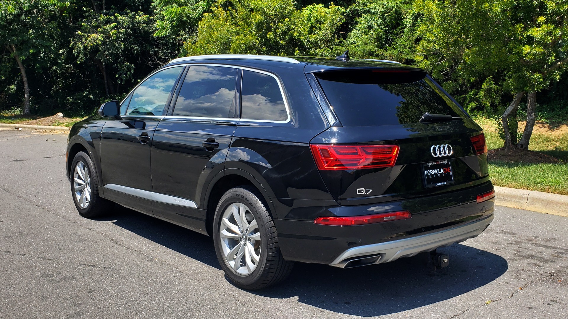 Used 2017 Audi Q7 PREMIUM PLUS / NAV / HTD STS / SUNROOF / REARVIEW / 3-ROW for sale Sold at Formula Imports in Charlotte NC 28227 3