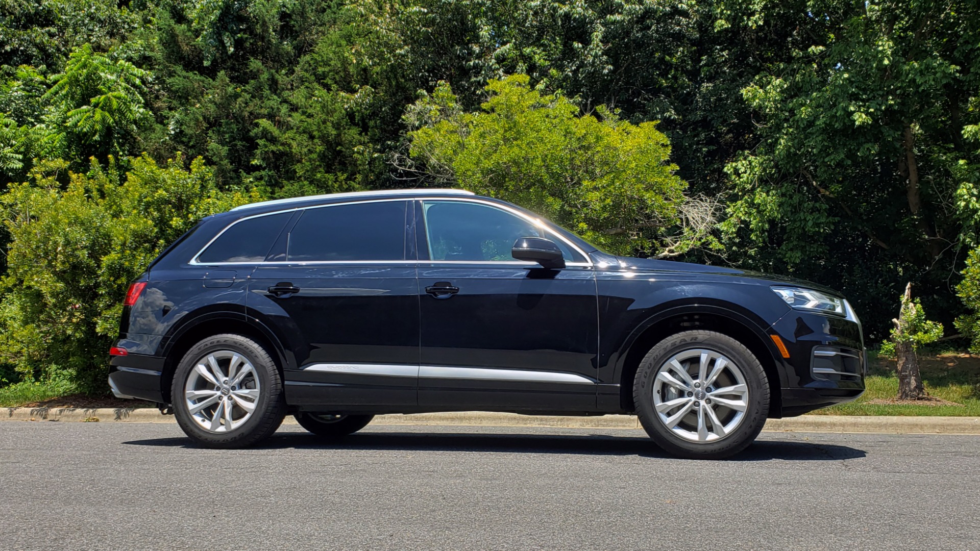 Used 2017 Audi Q7 PREMIUM PLUS / NAV / HTD STS / SUNROOF / REARVIEW / 3-ROW for sale Sold at Formula Imports in Charlotte NC 28227 5