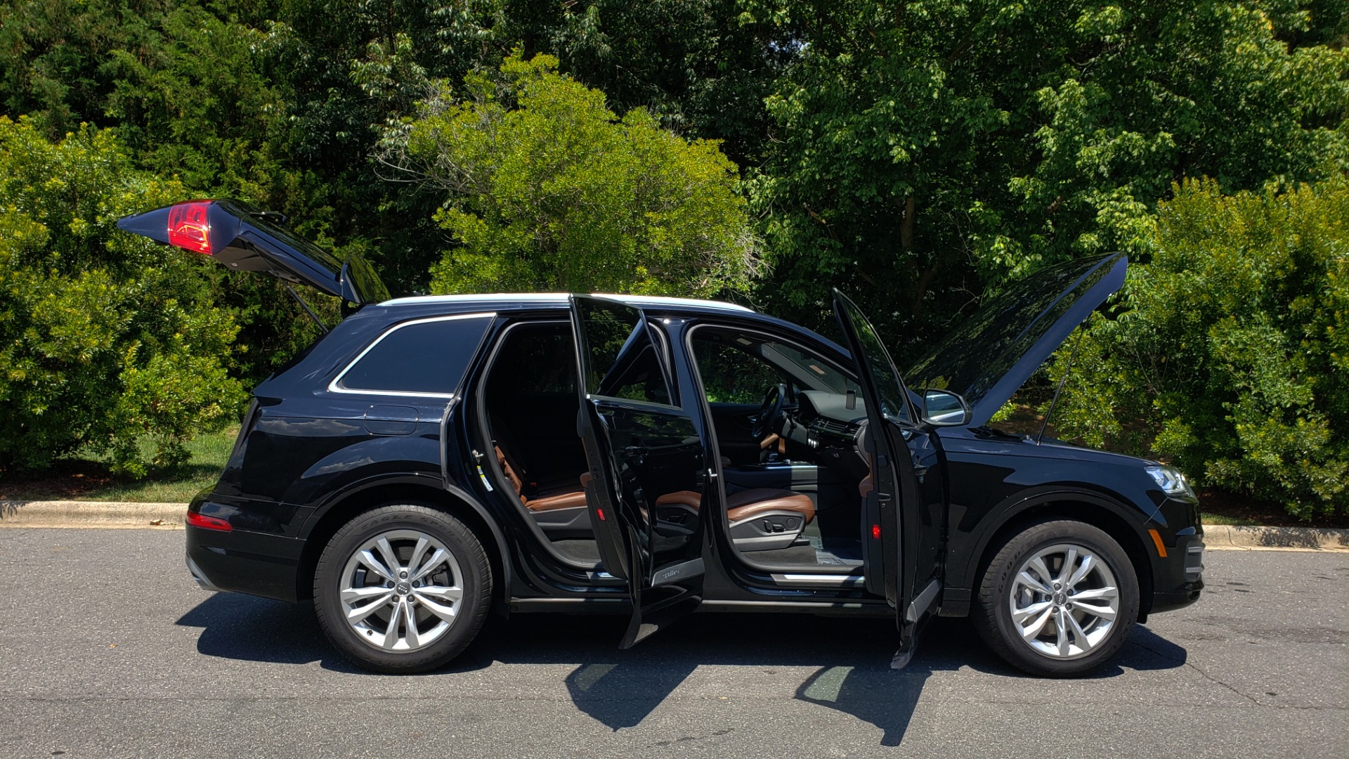 Used 2017 Audi Q7 PREMIUM PLUS / NAV / HTD STS / SUNROOF / REARVIEW / 3-ROW for sale Sold at Formula Imports in Charlotte NC 28227 9