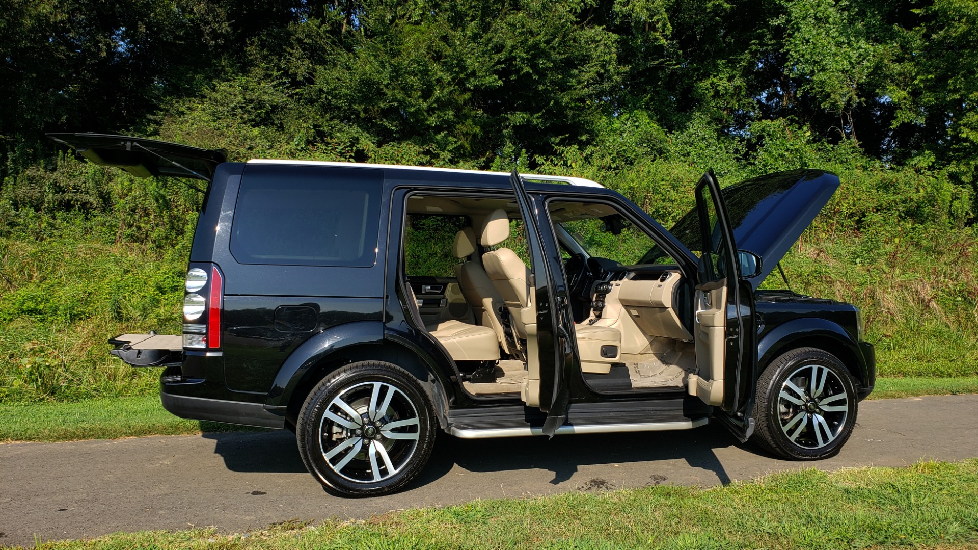 Used 2016 Land Rover LR4 HSE LUX LANDMARK EDITION / NAV / HTD STS / SUNROOF / REARVIEW for sale Sold at Formula Imports in Charlotte NC 28227 22