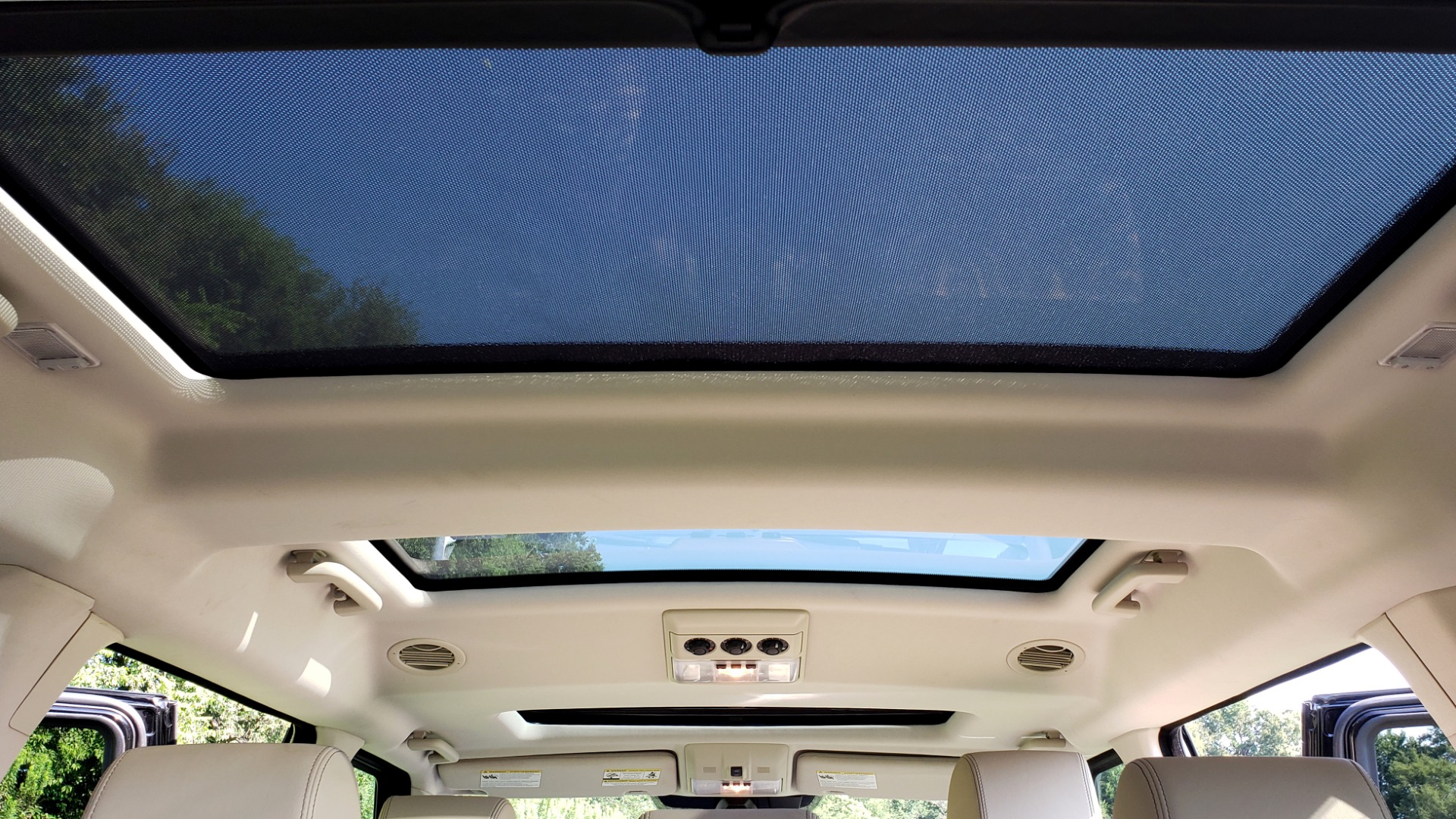 Used 2016 Land Rover LR4 HSE LUX LANDMARK EDITION / NAV / HTD STS / SUNROOF / REARVIEW for sale Sold at Formula Imports in Charlotte NC 28227 32