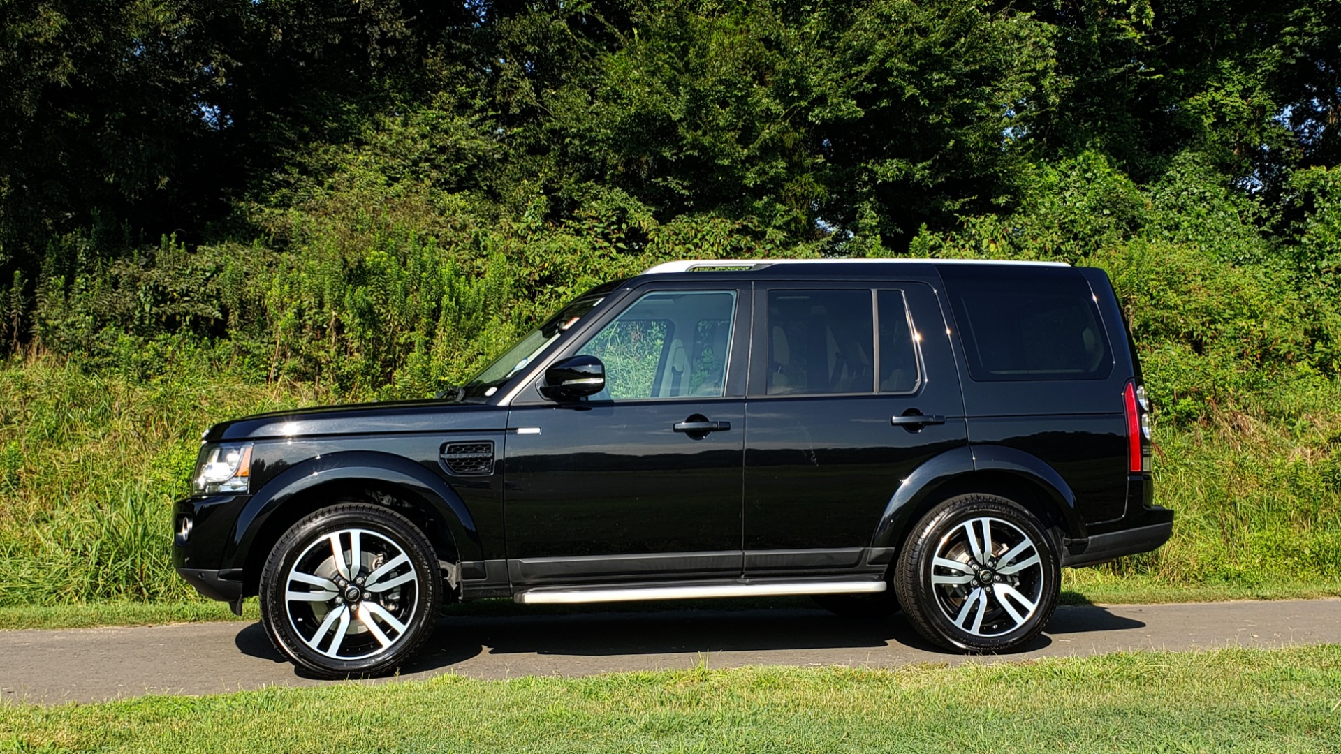 Used 2016 Land Rover LR4 HSE LUX LANDMARK EDITION / NAV / HTD STS / SUNROOF / REARVIEW for sale Sold at Formula Imports in Charlotte NC 28227 4
