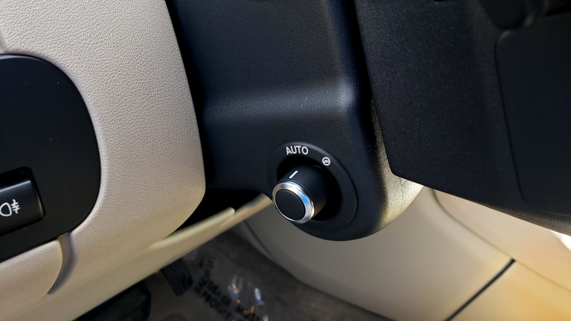 Used 2016 Land Rover LR4 HSE LUX LANDMARK EDITION / NAV / HTD STS / SUNROOF / REARVIEW for sale Sold at Formula Imports in Charlotte NC 28227 59