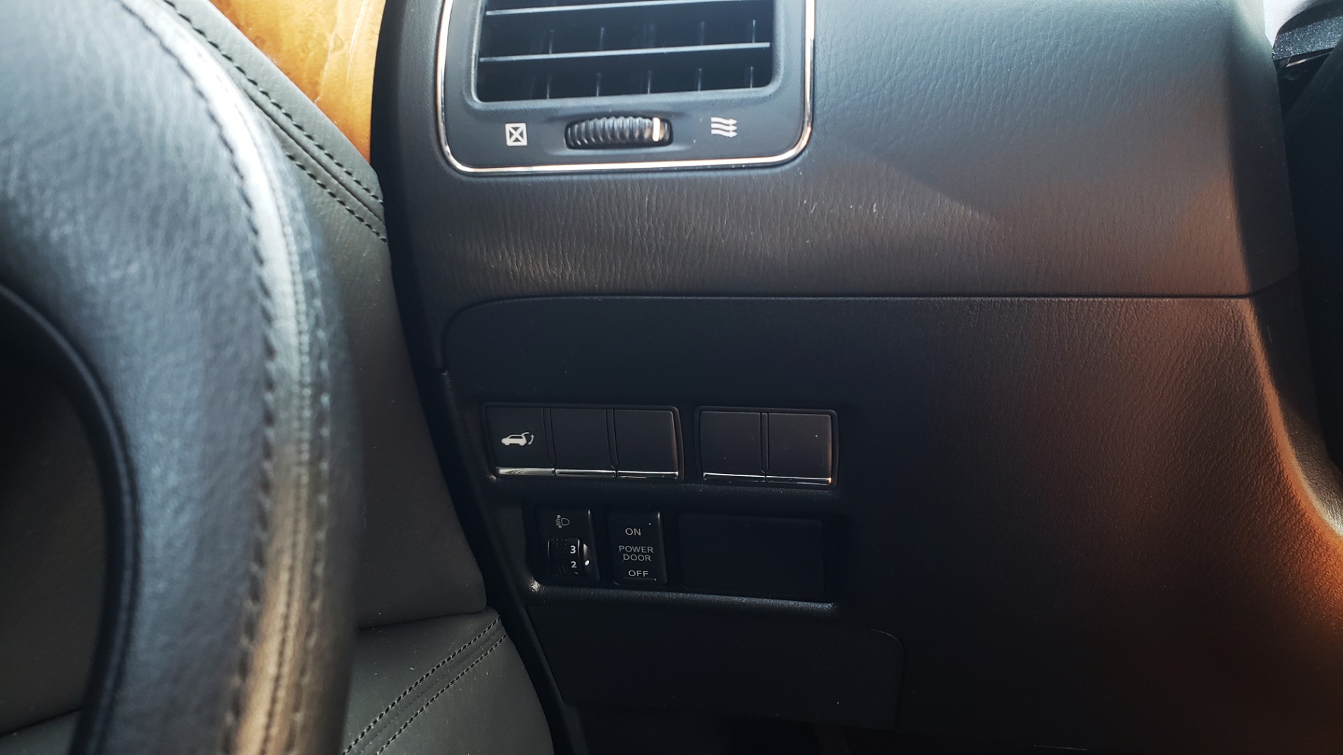 Used 2013 INFINITI QX56 THEATER PKG / NAV / SUNROOF / HEATED SEATS / REARVIEW for sale Sold at Formula Imports in Charlotte NC 28227 30