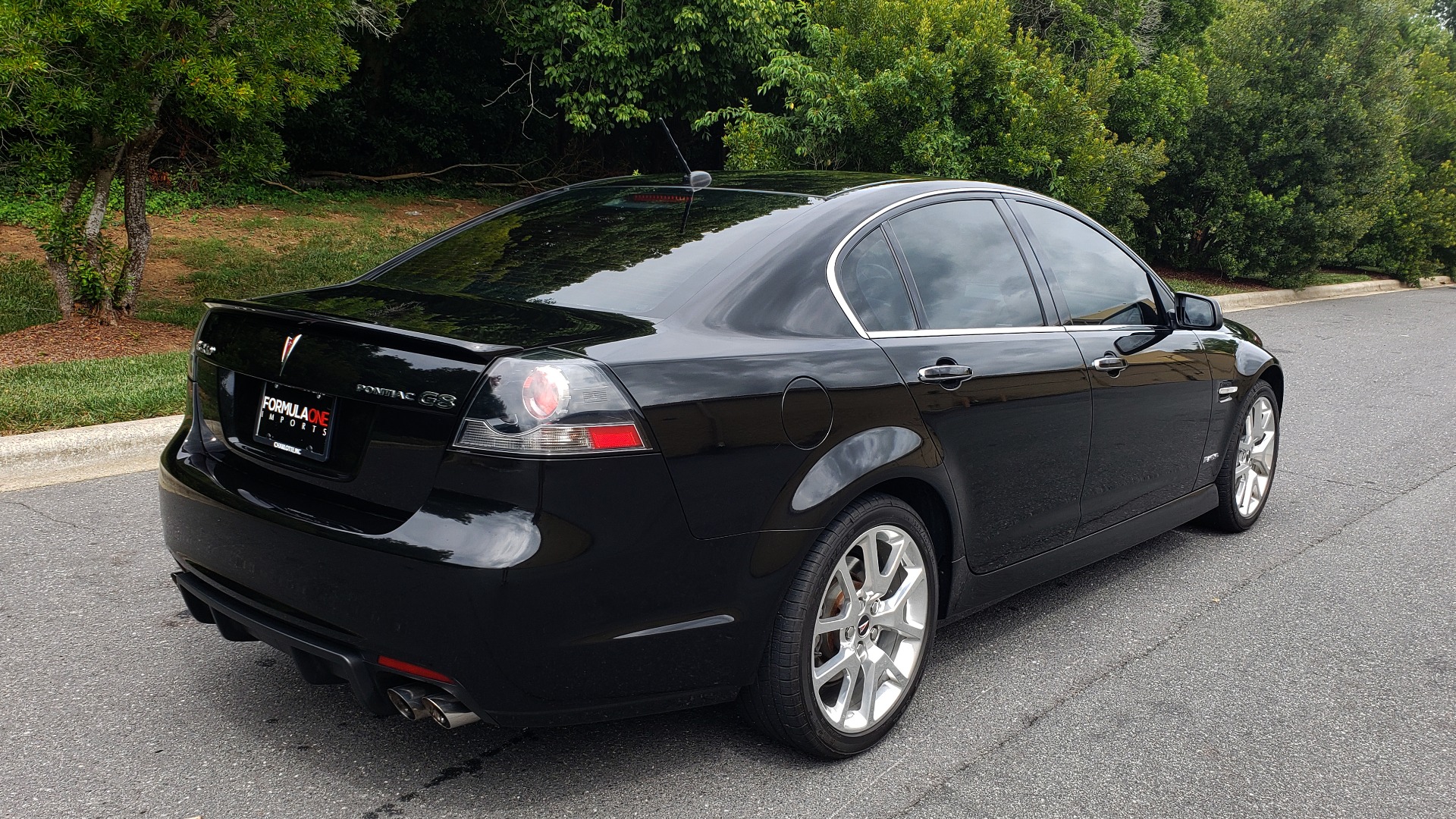 Used 2009 Pontiac G8 GXP / 6.2L LS3 V8 / 6-SPD AUTO / SUNROOF / 19IN WHEELS for sale Sold at Formula Imports in Charlotte NC 28227 10