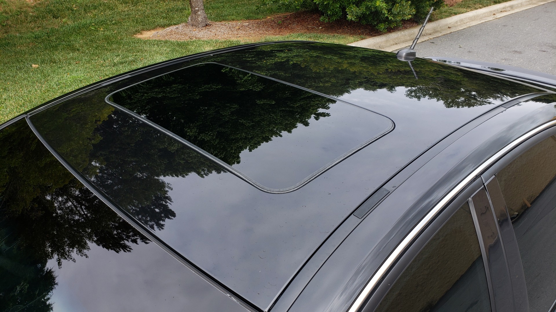 Used 2009 Pontiac G8 GXP / 6.2L LS3 V8 / 6-SPD AUTO / SUNROOF / 19IN WHEELS for sale Sold at Formula Imports in Charlotte NC 28227 11