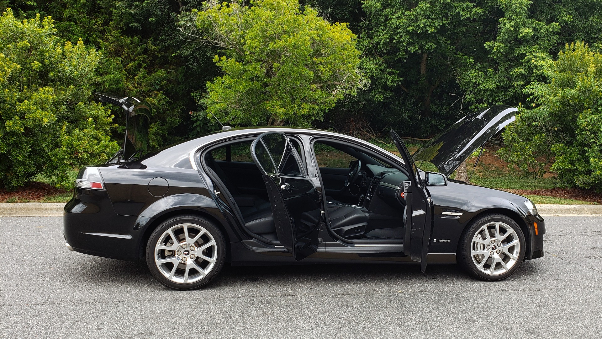 Used 2009 Pontiac G8 GXP / 6.2L LS3 V8 / 6-SPD AUTO / SUNROOF / 19IN WHEELS for sale Sold at Formula Imports in Charlotte NC 28227 15