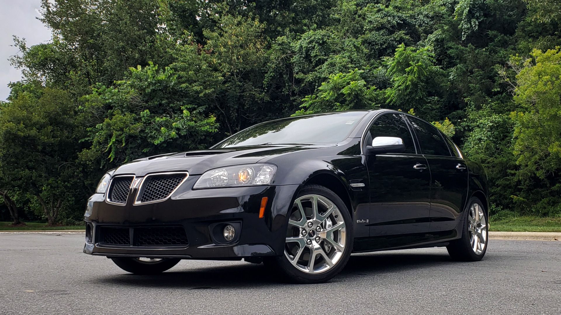 Used 2009 Pontiac G8 GXP / 6.2L LS3 V8 / 6-SPD AUTO / SUNROOF / 19IN WHEELS for sale Sold at Formula Imports in Charlotte NC 28227 2