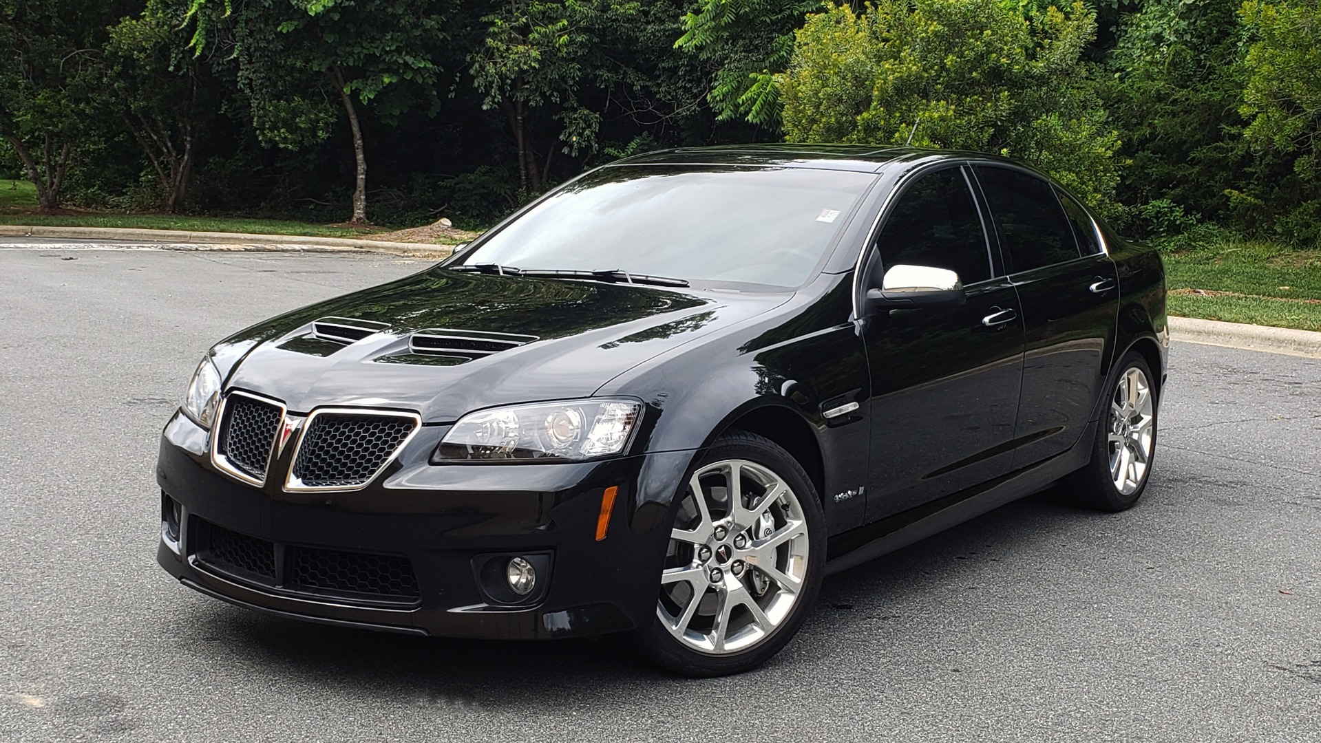 Used 2009 Pontiac G8 GXP / 6.2L LS3 V8 / 6-SPD AUTO / SUNROOF / 19IN WHEELS for sale Sold at Formula Imports in Charlotte NC 28227 1