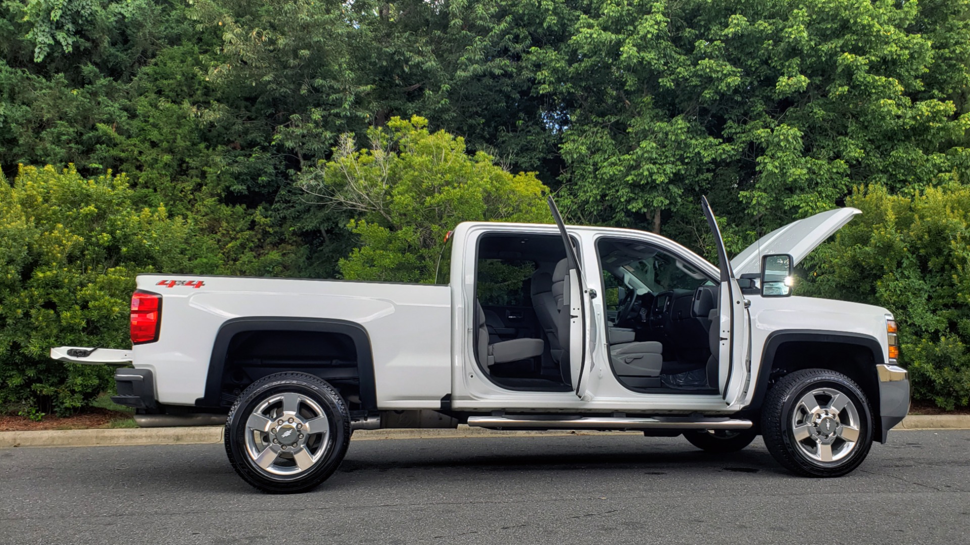 Used 2019 Chevrolet SILVERADO 2500HD WORK TRUCK / CREW CAB / 6.0L V8 / 4WD / BEDLINER for sale Sold at Formula Imports in Charlotte NC 28227 12