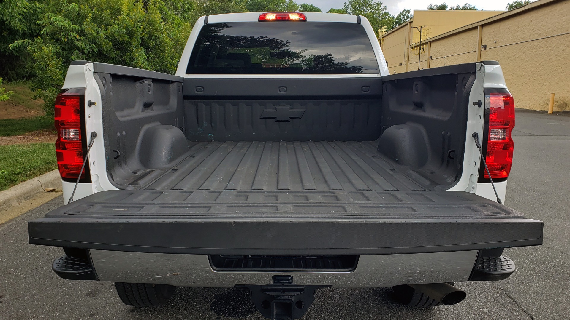 Used 2019 Chevrolet SILVERADO 2500HD WORK TRUCK / CREW CAB / 6.0L V8 / 4WD / BEDLINER for sale Sold at Formula Imports in Charlotte NC 28227 17