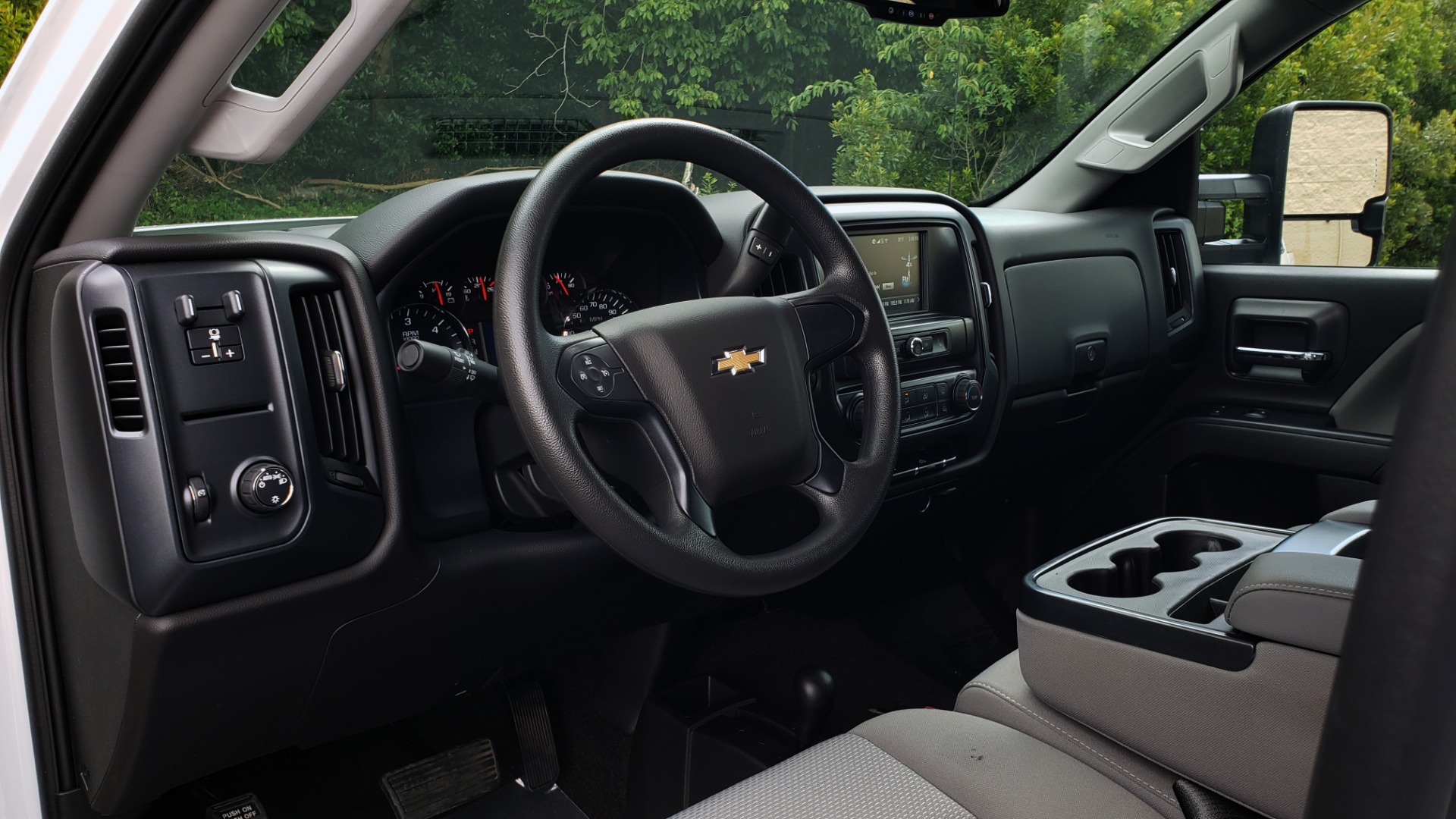 Used 2019 Chevrolet SILVERADO 2500HD WORK TRUCK / CREW CAB / 6.0L V8 / 4WD / BEDLINER for sale Sold at Formula Imports in Charlotte NC 28227 36