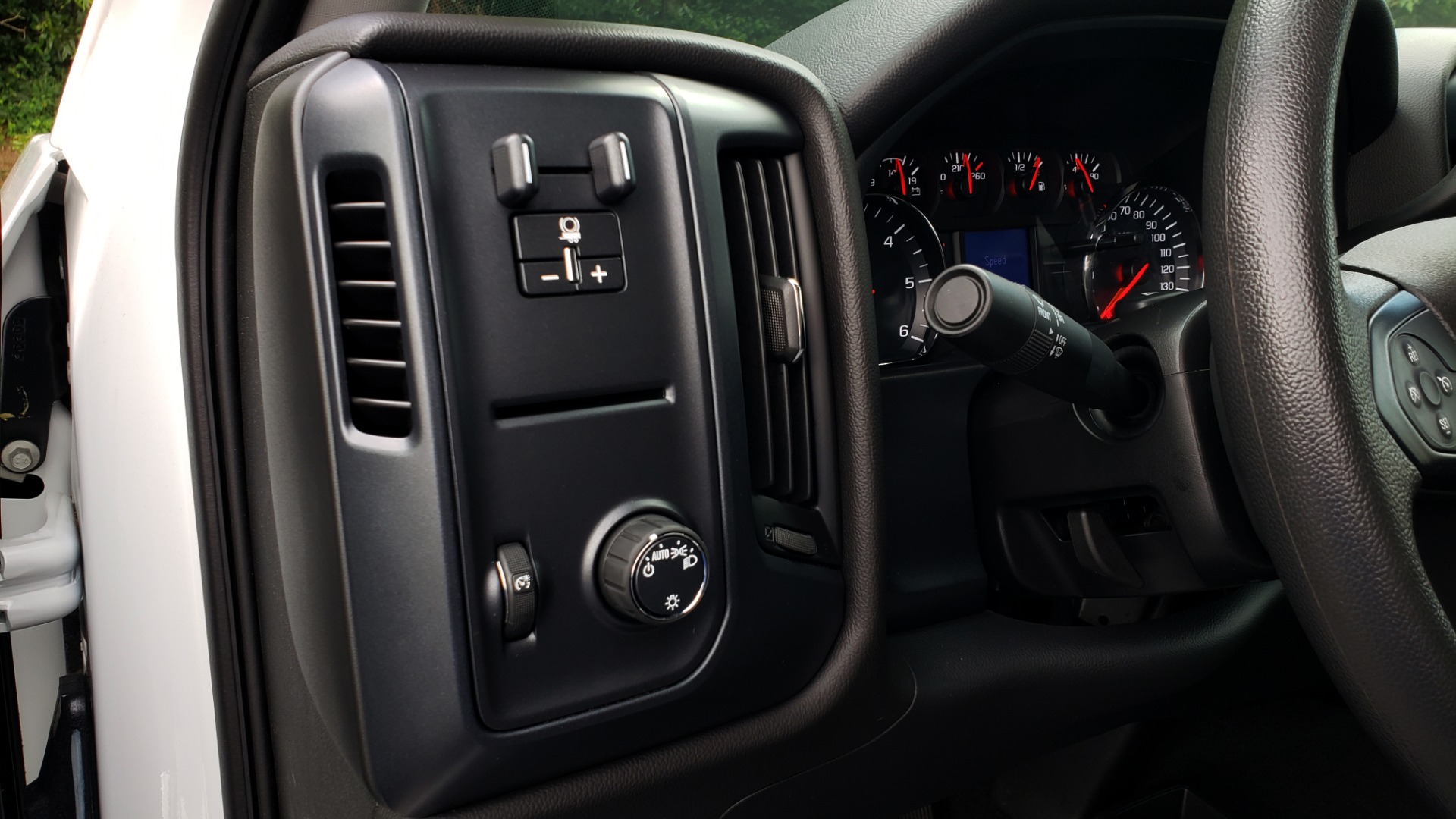 Used 2019 Chevrolet SILVERADO 2500HD WORK TRUCK / CREW CAB / 6.0L V8 / 4WD / BEDLINER for sale Sold at Formula Imports in Charlotte NC 28227 39