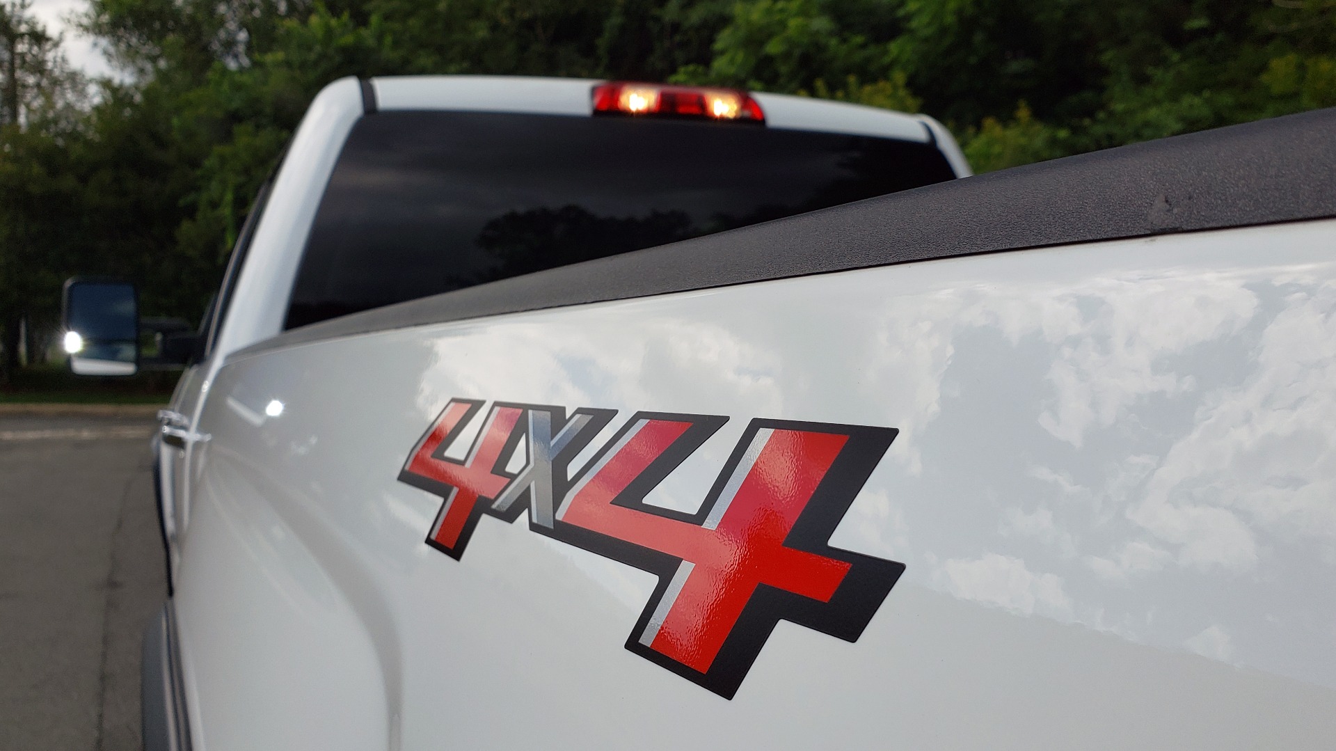 Used 2019 Chevrolet SILVERADO 2500HD WORK TRUCK / CREW CAB / 6.0L V8 / 4WD / BEDLINER for sale Sold at Formula Imports in Charlotte NC 28227 4