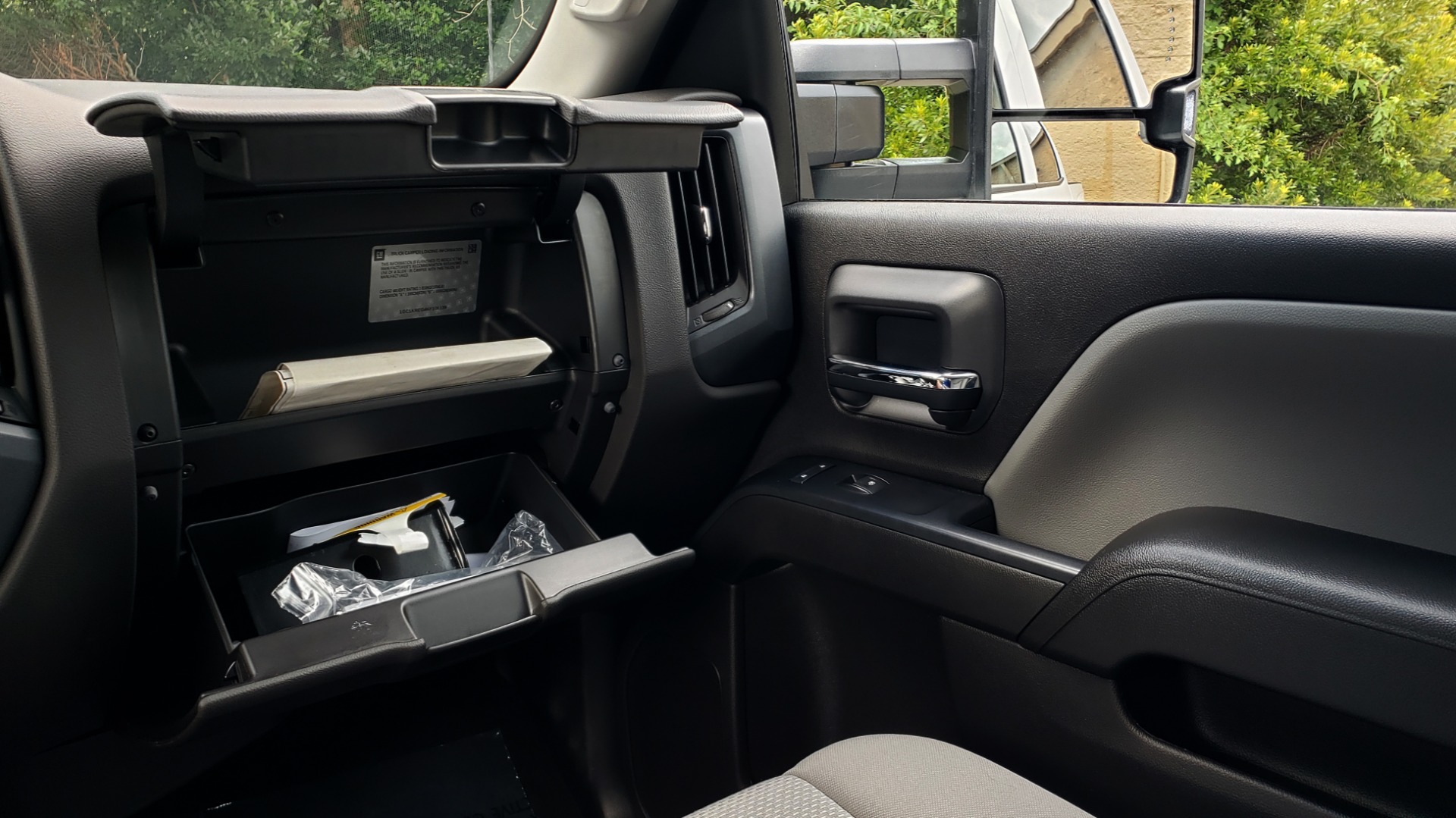 Used 2019 Chevrolet SILVERADO 2500HD WORK TRUCK / CREW CAB / 6.0L V8 / 4WD / BEDLINER for sale Sold at Formula Imports in Charlotte NC 28227 49