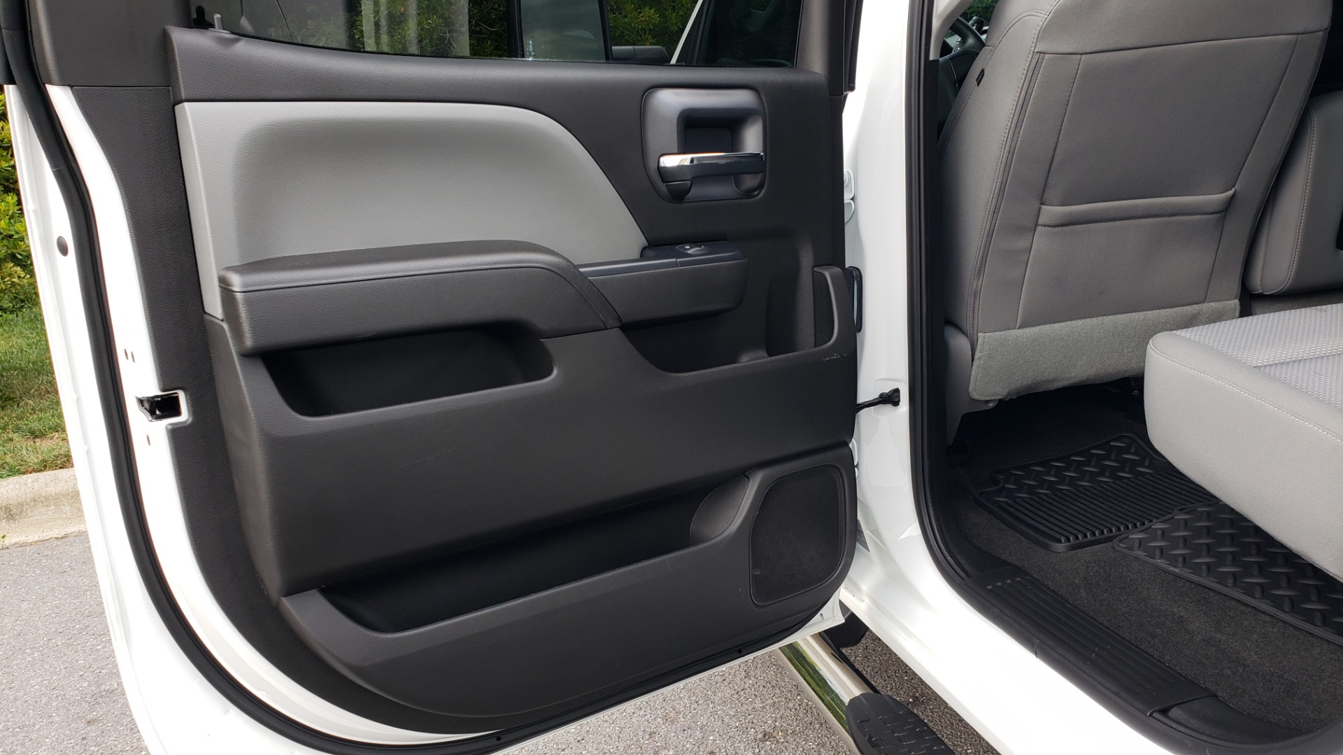 Used 2019 Chevrolet SILVERADO 2500HD WORK TRUCK / CREW CAB / 6.0L V8 / 4WD / BEDLINER for sale Sold at Formula Imports in Charlotte NC 28227 56