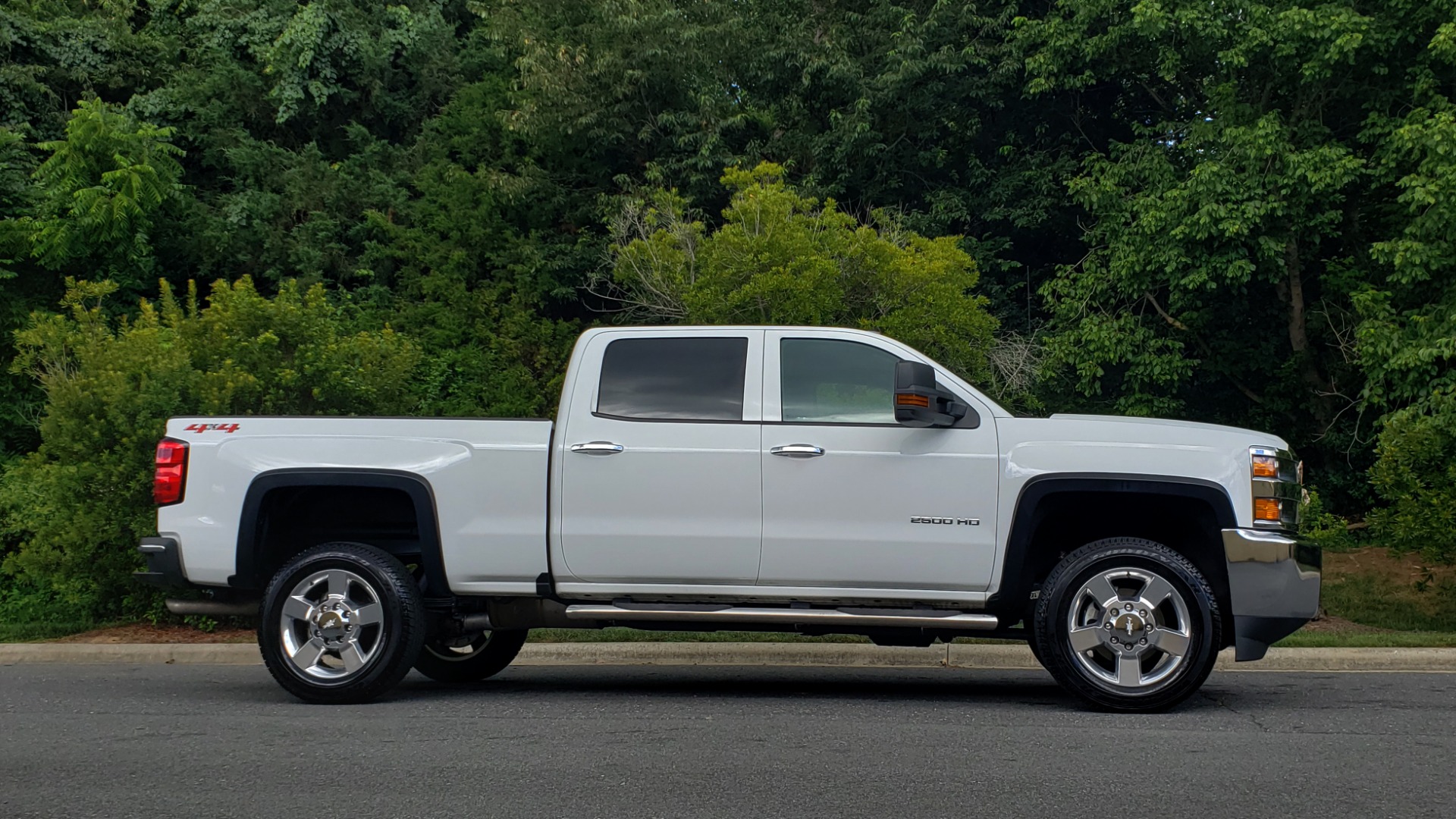 Used 2019 Chevrolet SILVERADO 2500HD WORK TRUCK / CREW CAB / 6.0L V8 / 4WD / BEDLINER for sale Sold at Formula Imports in Charlotte NC 28227 6