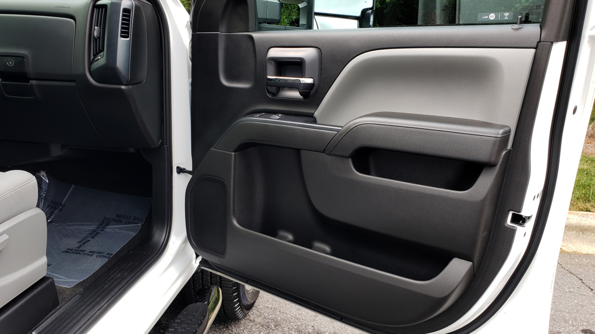 Used 2019 Chevrolet SILVERADO 2500HD WORK TRUCK / CREW CAB / 6.0L V8 / 4WD / BEDLINER for sale Sold at Formula Imports in Charlotte NC 28227 62