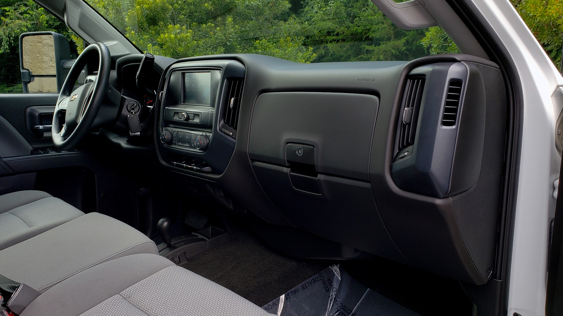 Used 2019 Chevrolet SILVERADO 2500HD WORK TRUCK / CREW CAB / 6.0L V8 / 4WD / BEDLINER for sale Sold at Formula Imports in Charlotte NC 28227 66