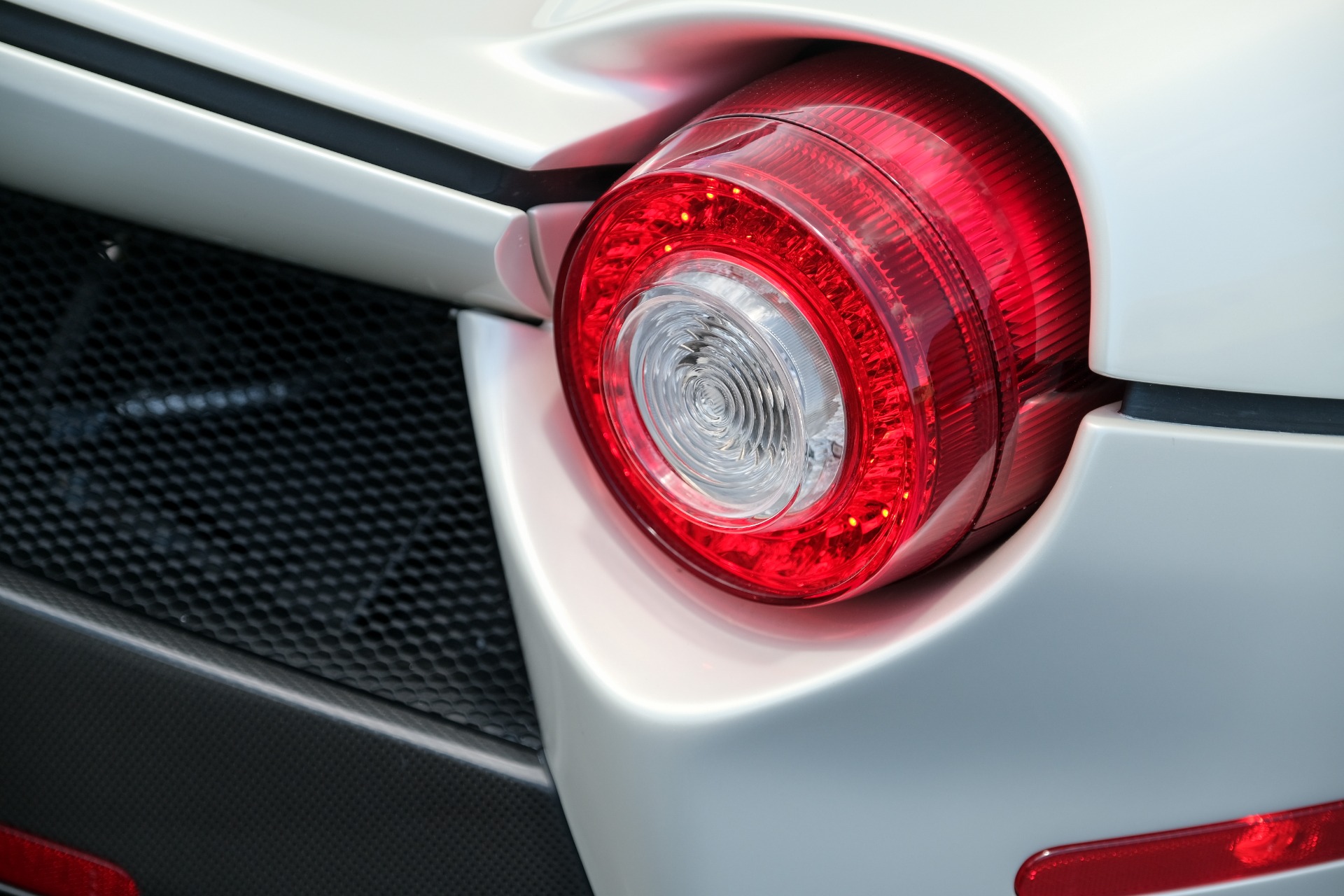 Used 2017 Ferrari LAFERRARI APERTA HYPERCAR / 963HP / HY-KERS / CARBON FIBER / BREMBO / F1 AUTO for sale $4,690,000 at Formula Imports in Charlotte NC 28227 44