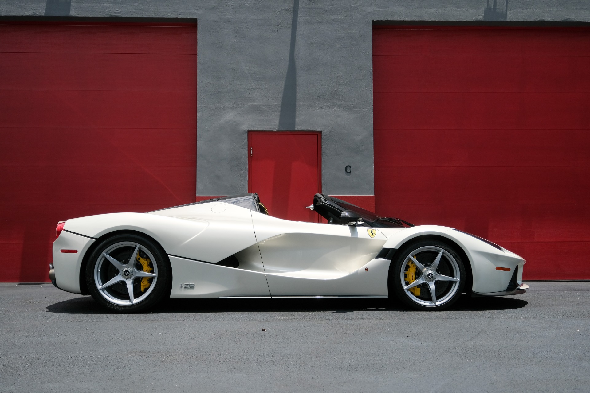 Used 2017 Ferrari LAFERRARI APERTA HYPERCAR / 963HP / HY-KERS / CARBON FIBER / BREMBO / F1 AUTO for sale $4,690,000 at Formula Imports in Charlotte NC 28227 5