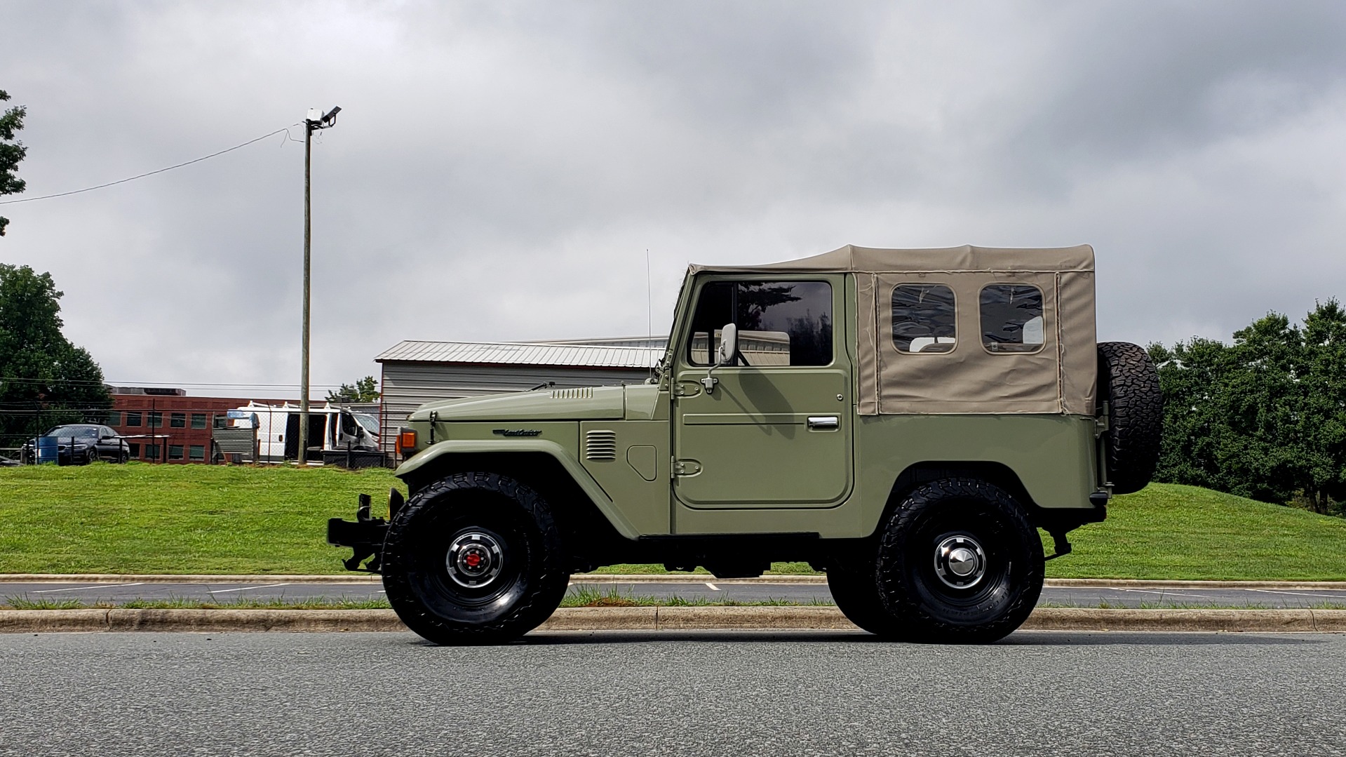 Used 1981 Toyota FJ40 LAND CRUISER 4X4 / FULL RESTORATION / 6500KM SINCE COMPLETE for sale Sold at Formula Imports in Charlotte NC 28227 3