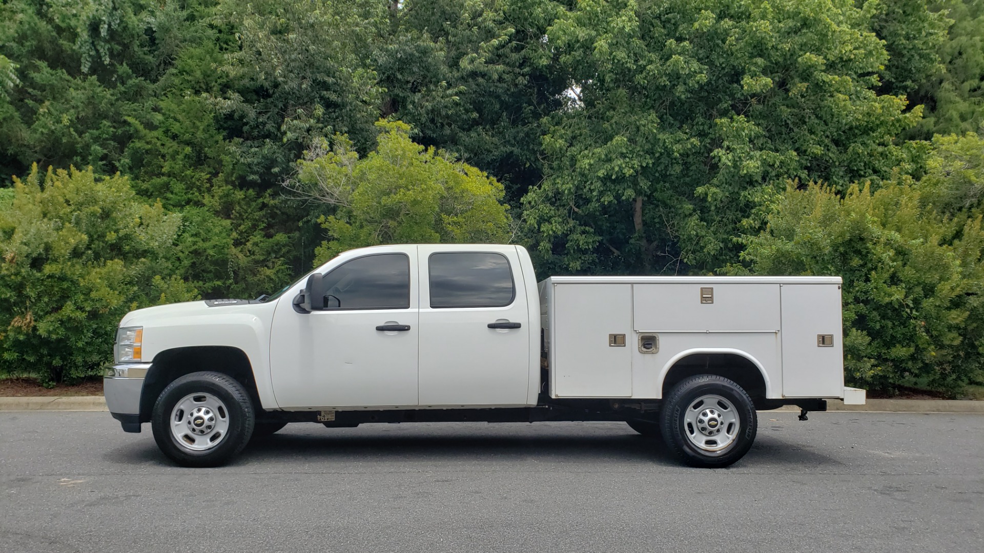 Used 2013 Chevrolet SILVERADO 2500HD 4x4/ CREW CAB/ 6.0L V8/SERVICE BODY/ CRUISE/ HITCH for sale Sold at Formula Imports in Charlotte NC 28227 4