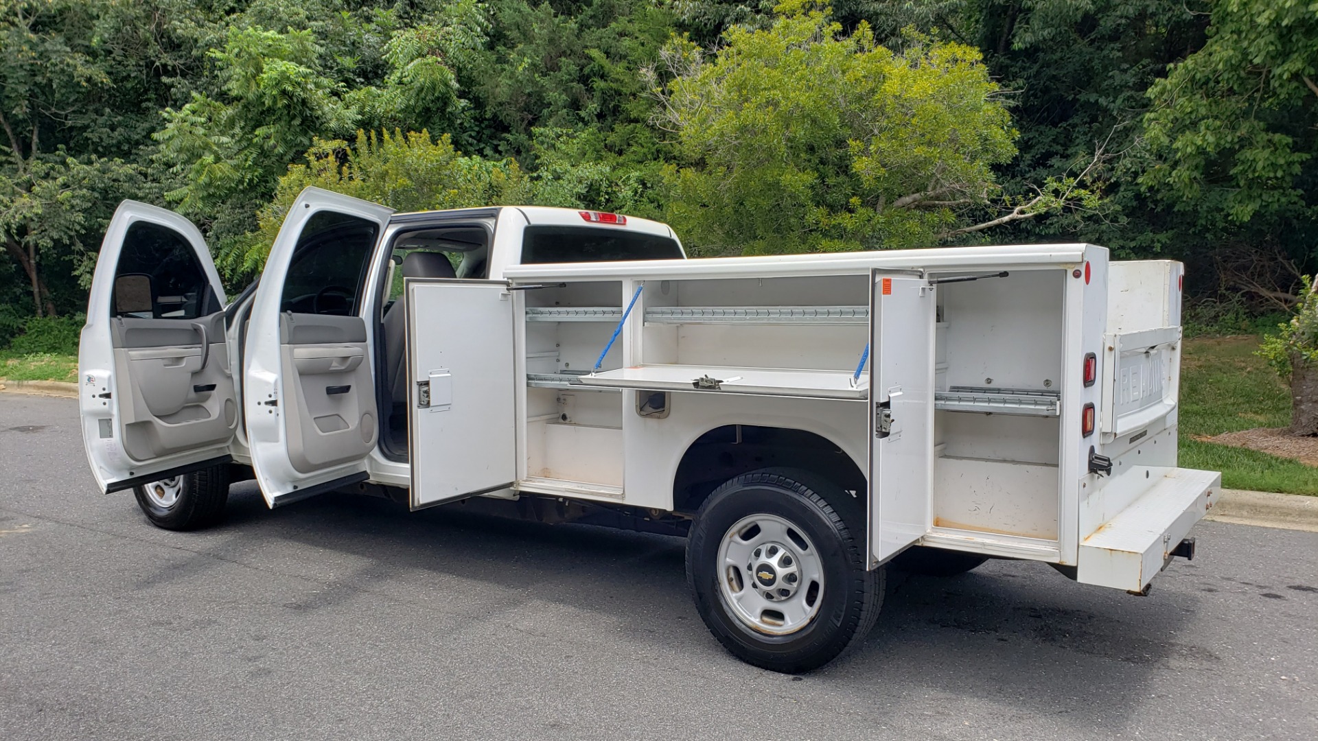 Used 2013 Chevrolet SILVERADO 2500HD 4x4/ CREW CAB/ 6.0L V8/SERVICE BODY/ CRUISE/ HITCH for sale Sold at Formula Imports in Charlotte NC 28227 6