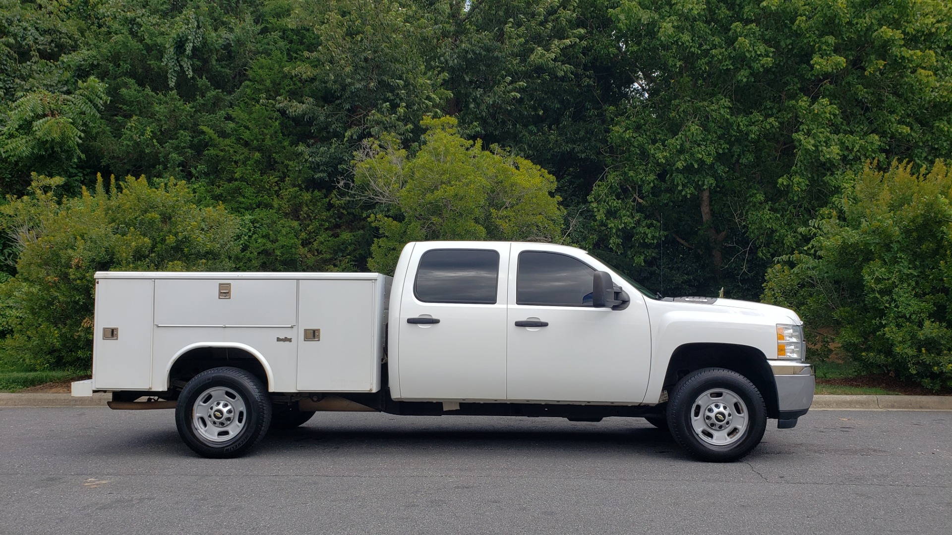 Used 2013 Chevrolet SILVERADO 2500HD 4x4/ CREW CAB/ 6.0L V8/SERVICE BODY/ CRUISE/ HITCH for sale Sold at Formula Imports in Charlotte NC 28227 8