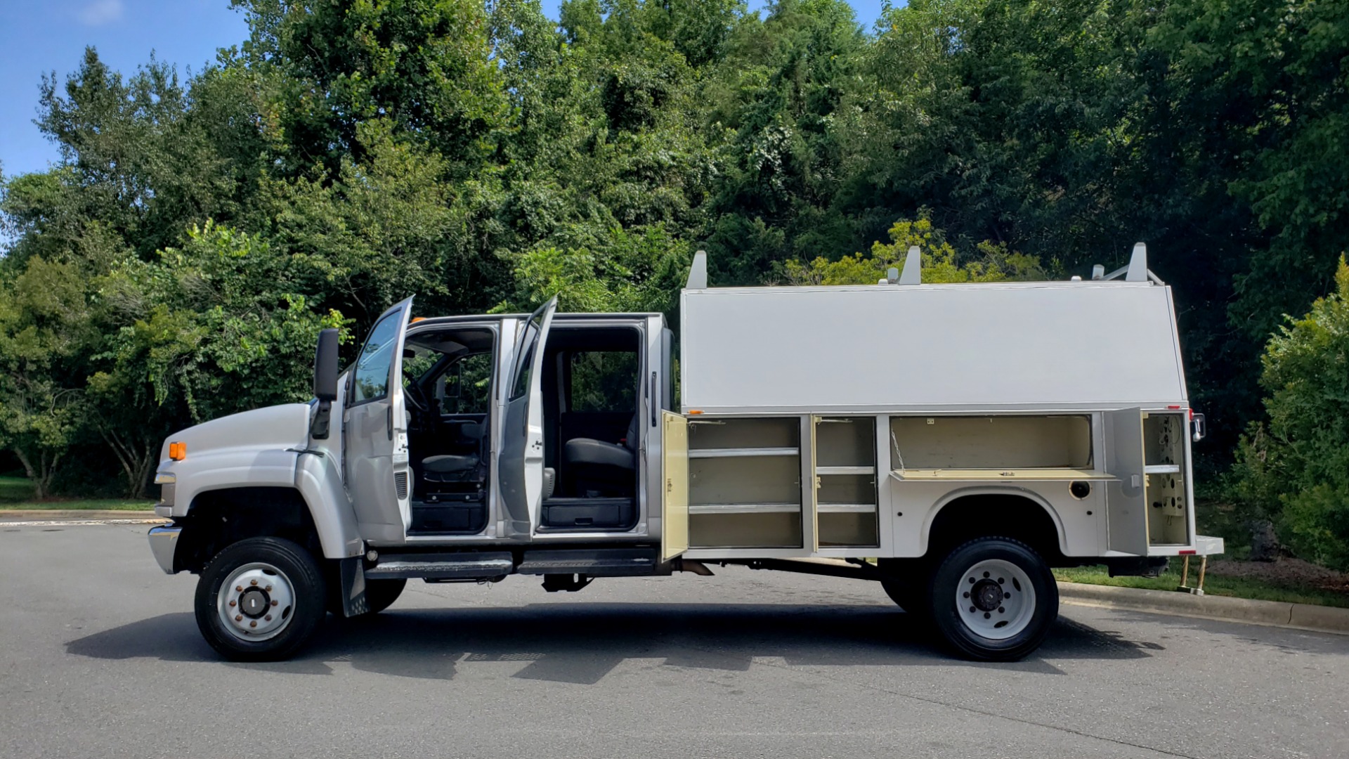 Used 2006 GMC TC4500 CREWCAB 4X4 6.6L DURAMAX / ALLISON TRANS / A/C / CRUISE CONTROL for sale Sold at Formula Imports in Charlotte NC 28227 3