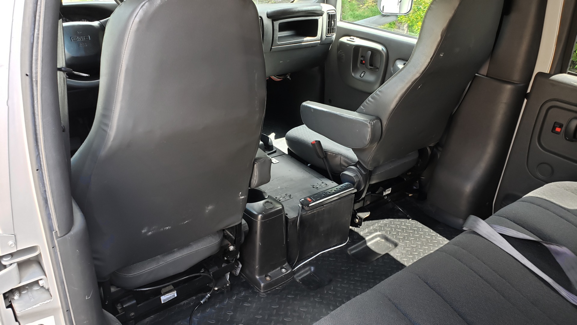 Used 2006 GMC TC4500 CREWCAB 4X4 6.6L DURAMAX / ALLISON TRANS / A/C / CRUISE CONTROL for sale Sold at Formula Imports in Charlotte NC 28227 52
