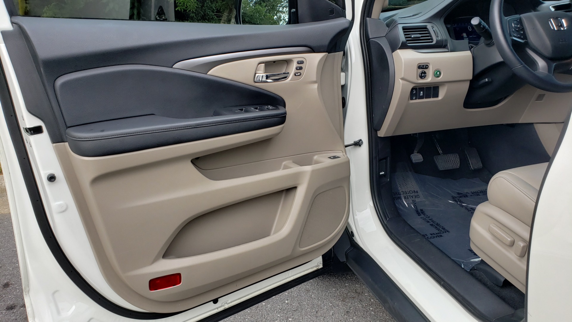 Used 2019 Honda PILOT EX-L / V6 / NAV / SUNROOF / DVD / 3-ROW / REARVIEW for sale Sold at Formula Imports in Charlotte NC 28227 33
